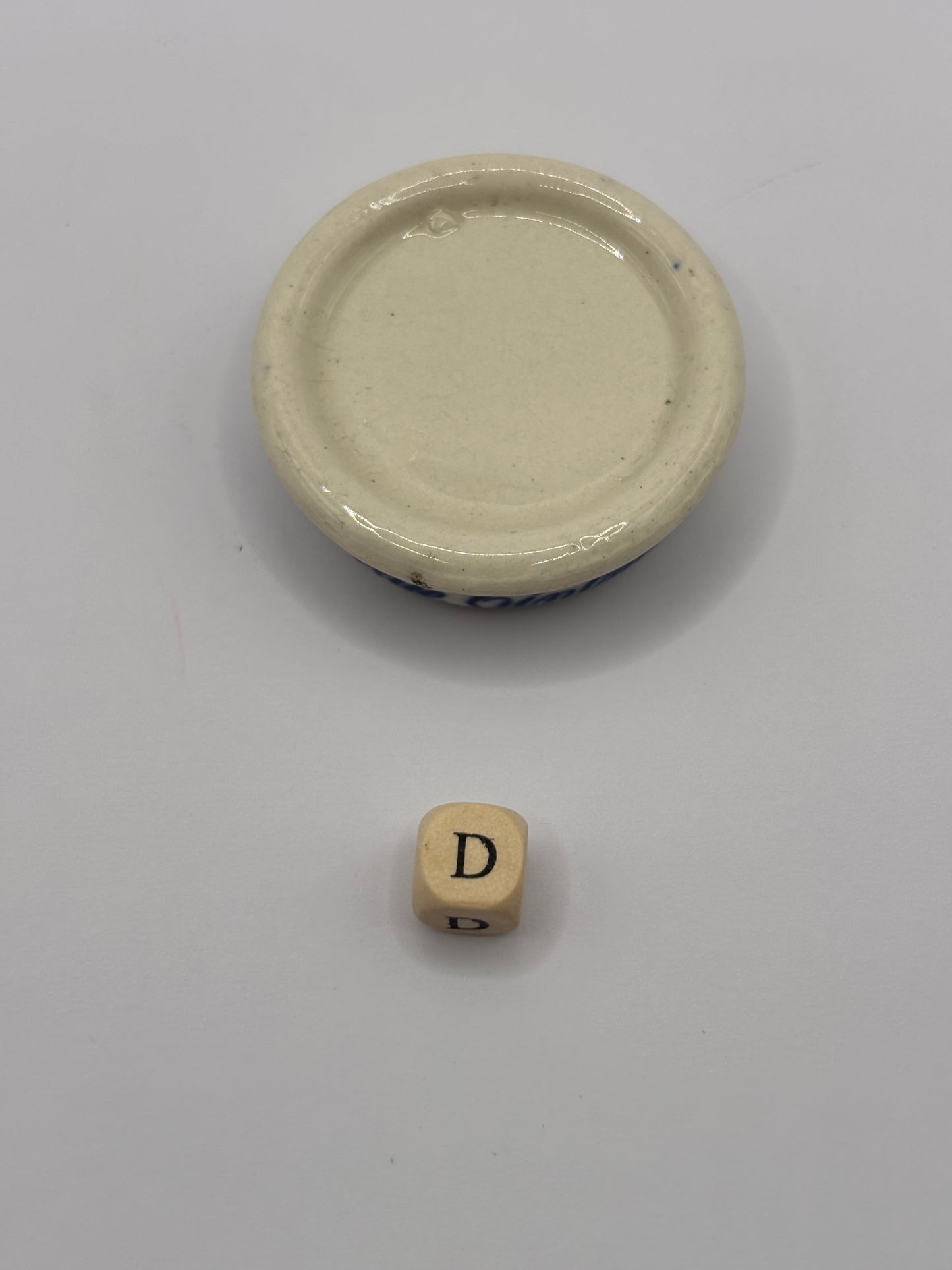 Old Singletons stoneware eye ointment (D)