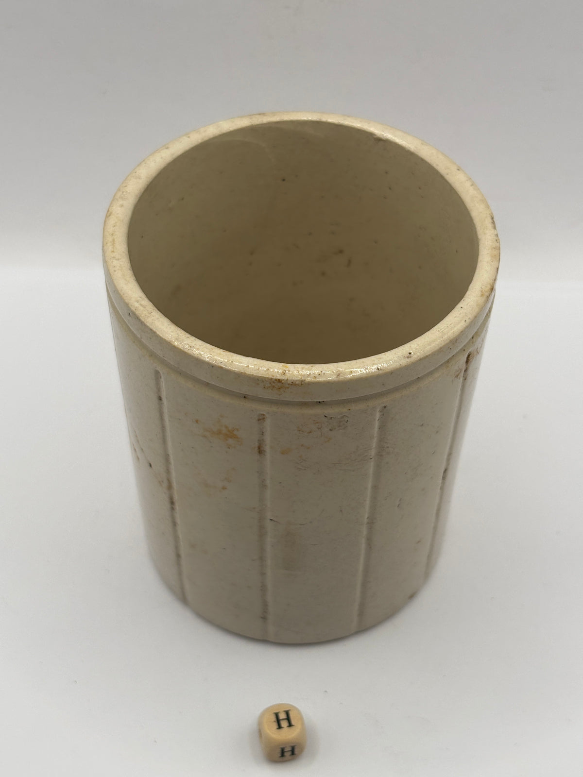 Old 1lb ribbed stoneware jam pot (H)