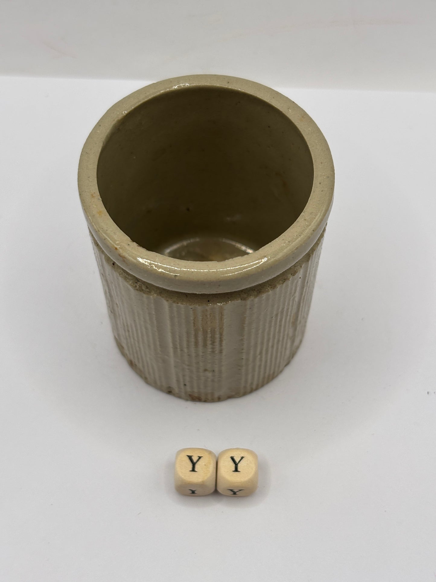 Old mini ribbed stoneware jam pot (yy)