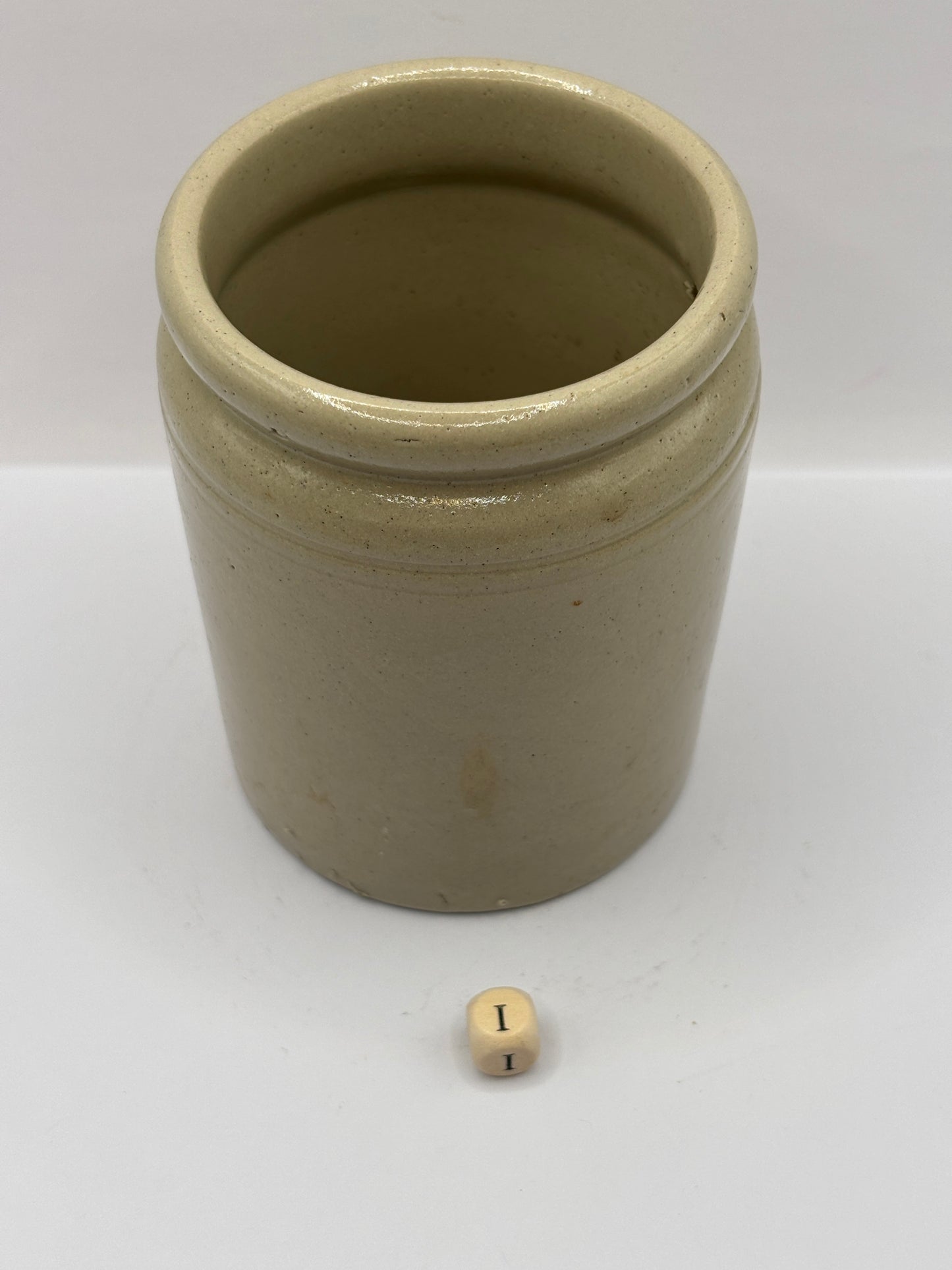 Old 1lb rolled top stoneware jam pot (i)
