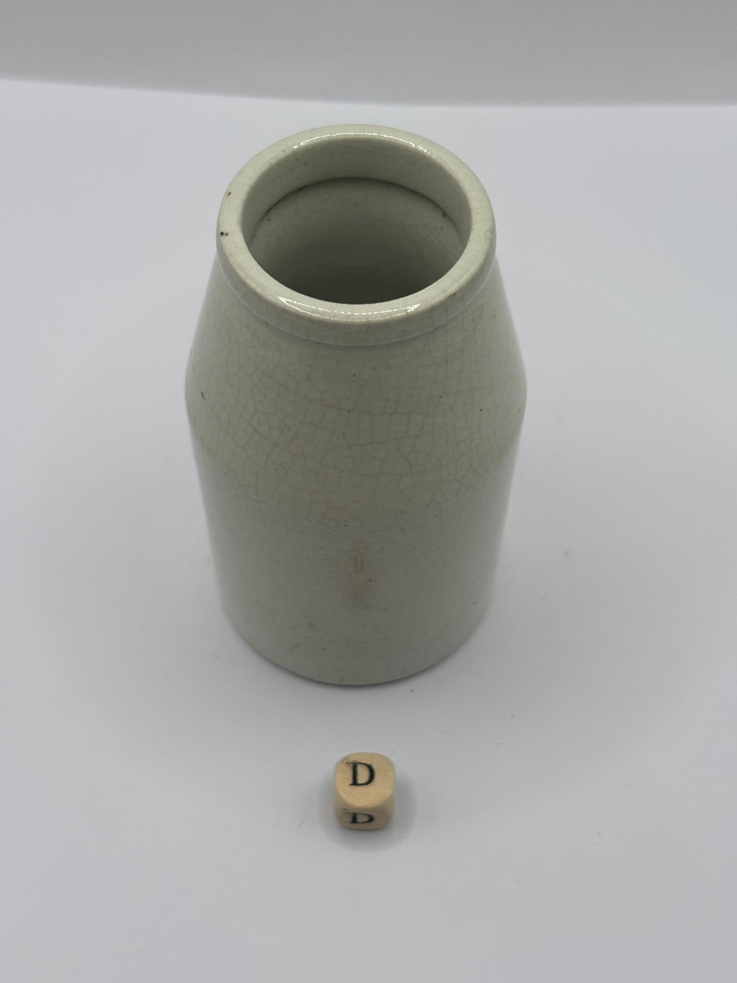 Old white stoneware jar, creamer, churn (D)
