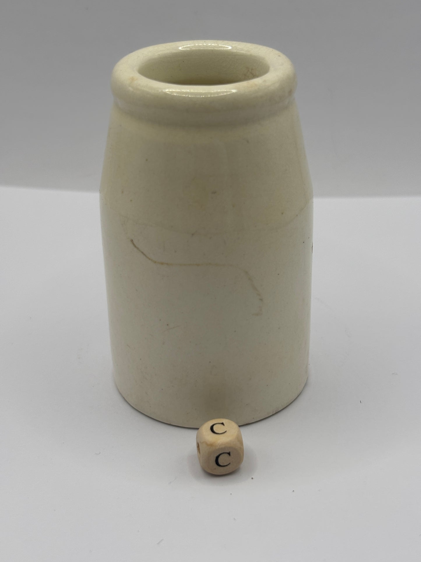 Old white stoneware jar, creamer, churn (c)