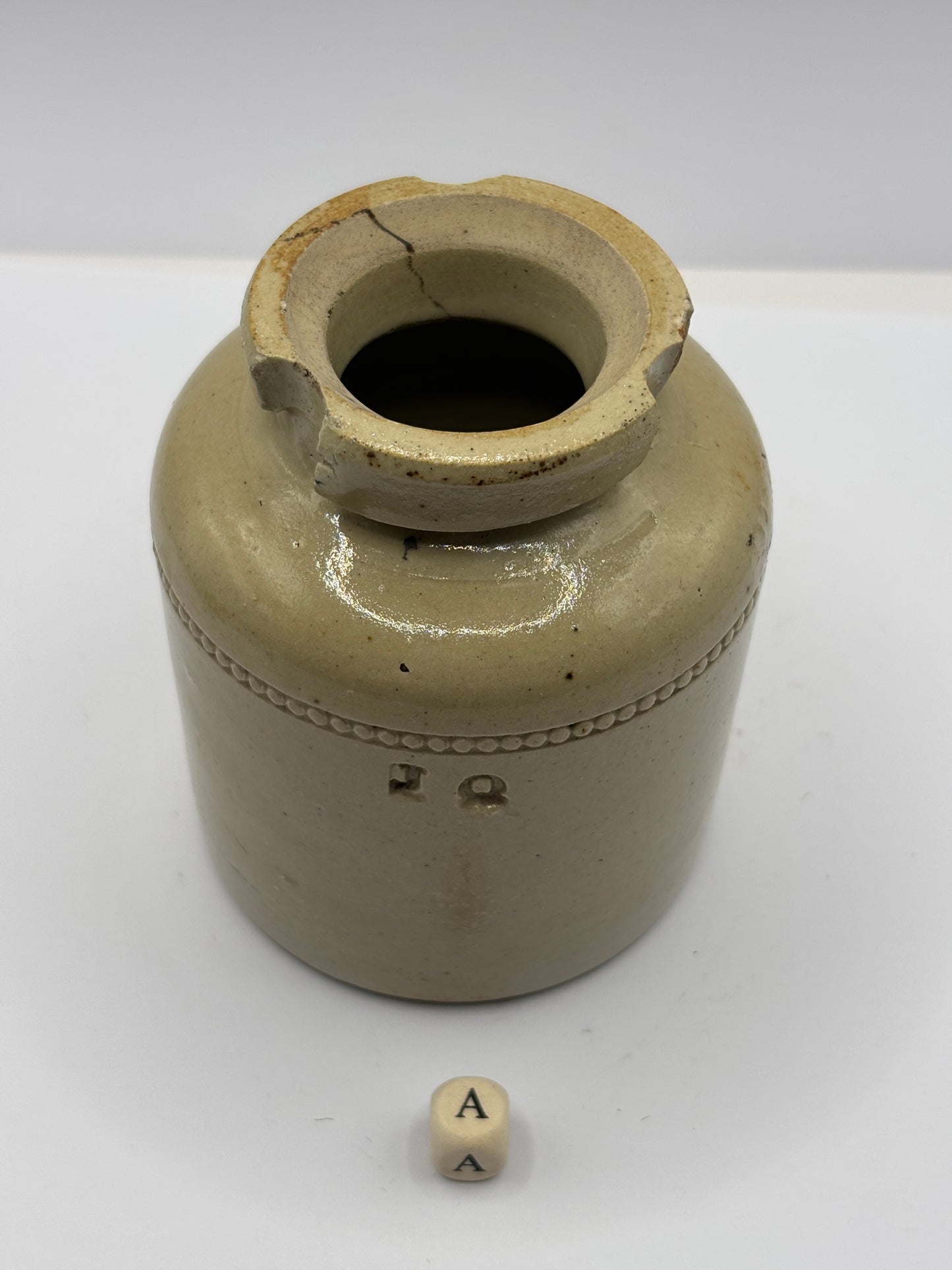 Old stoneware caviare pot (a)