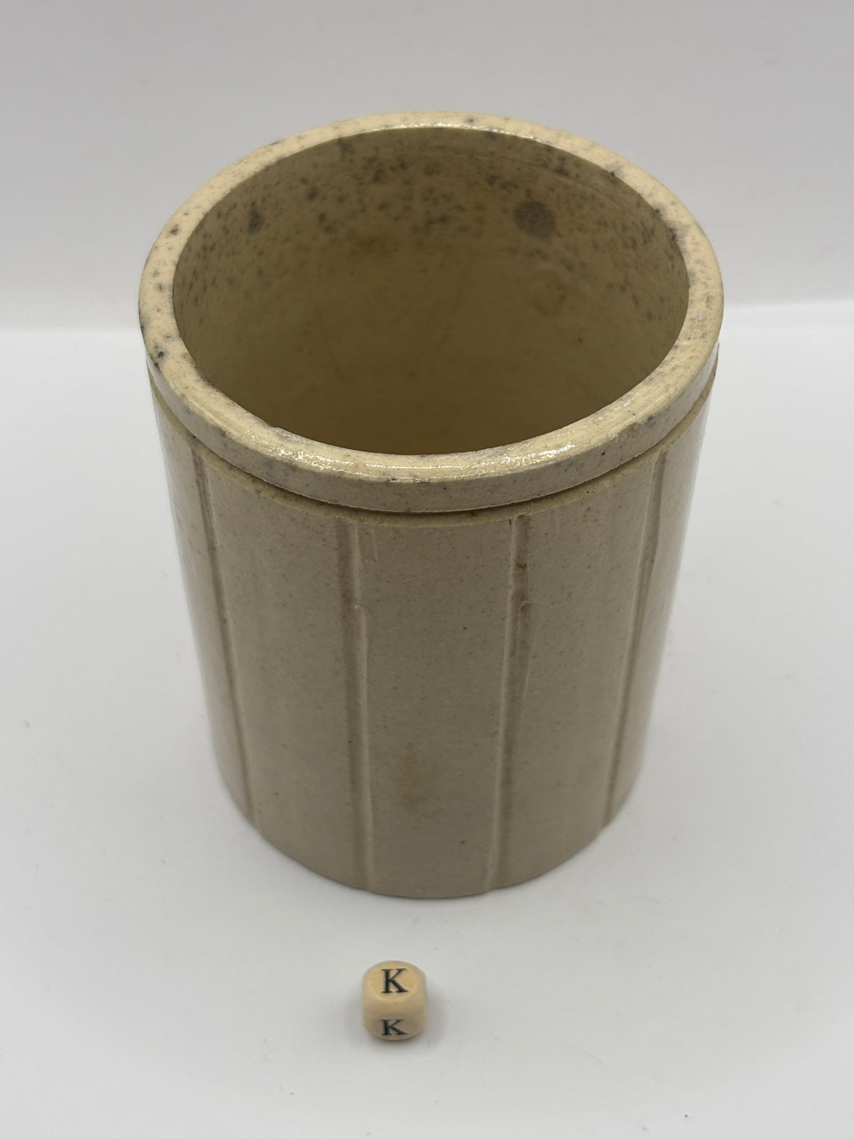 Old 1lb ribbed stoneware jam pot (K)