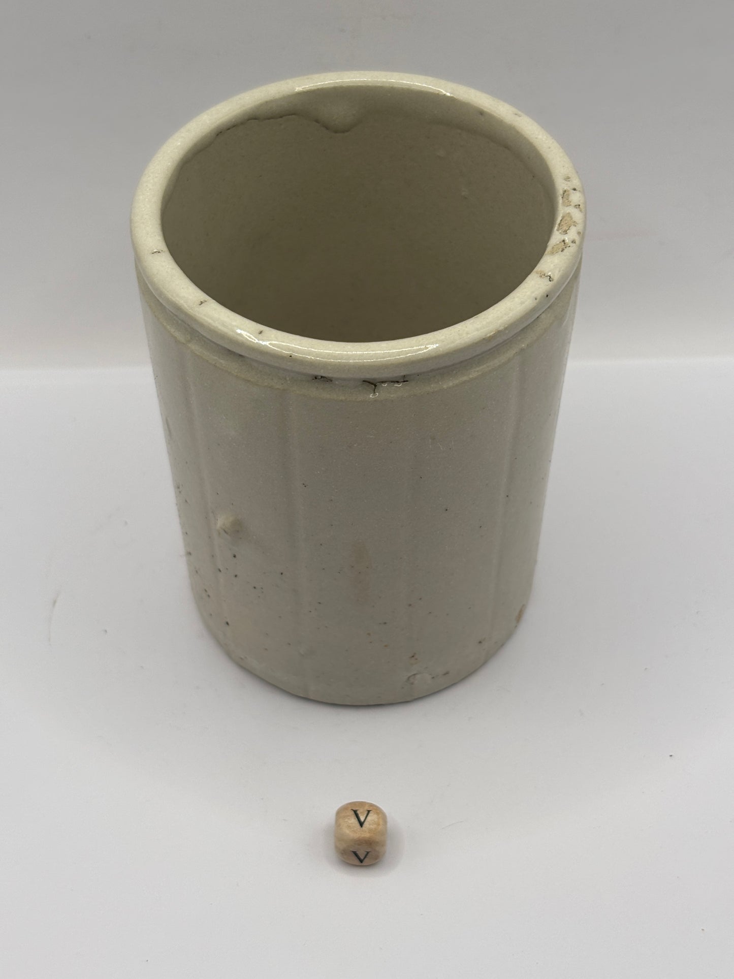Old 1lb ribbed stoneware jam pot (v)