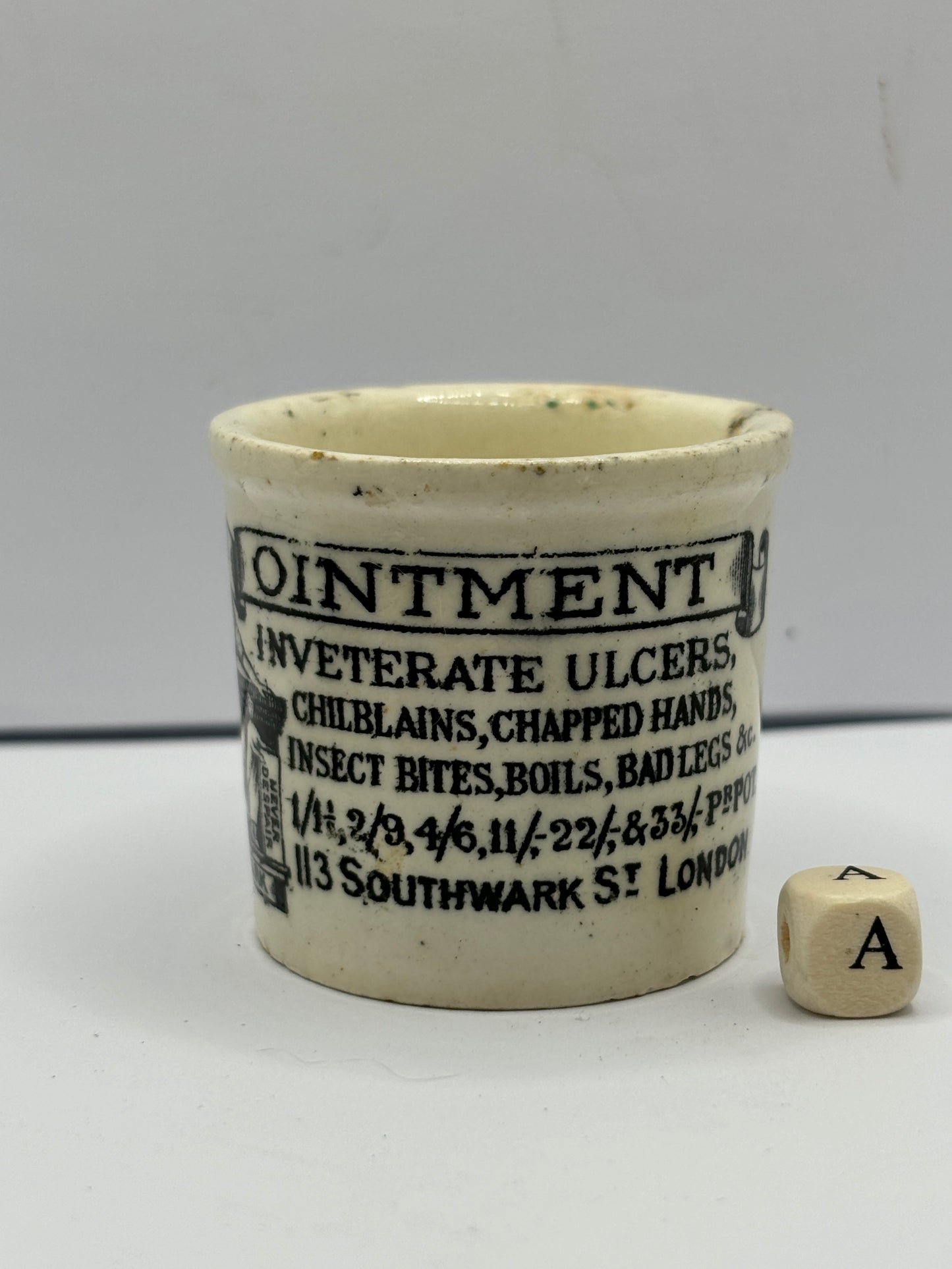 Large size Holloway’s advertising ointment pot (A)