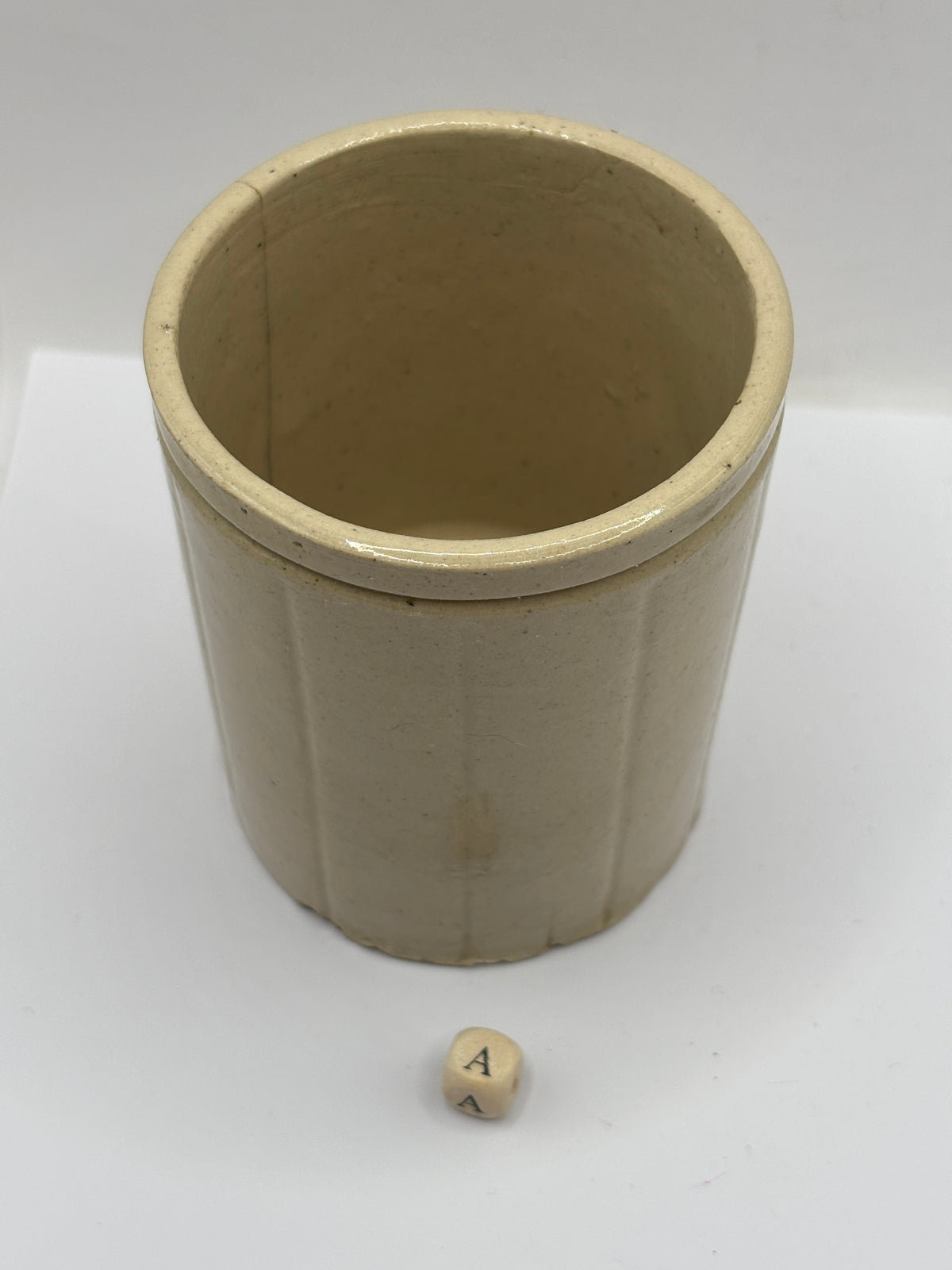 Old 1lb ribbed stoneware jam pot (a)