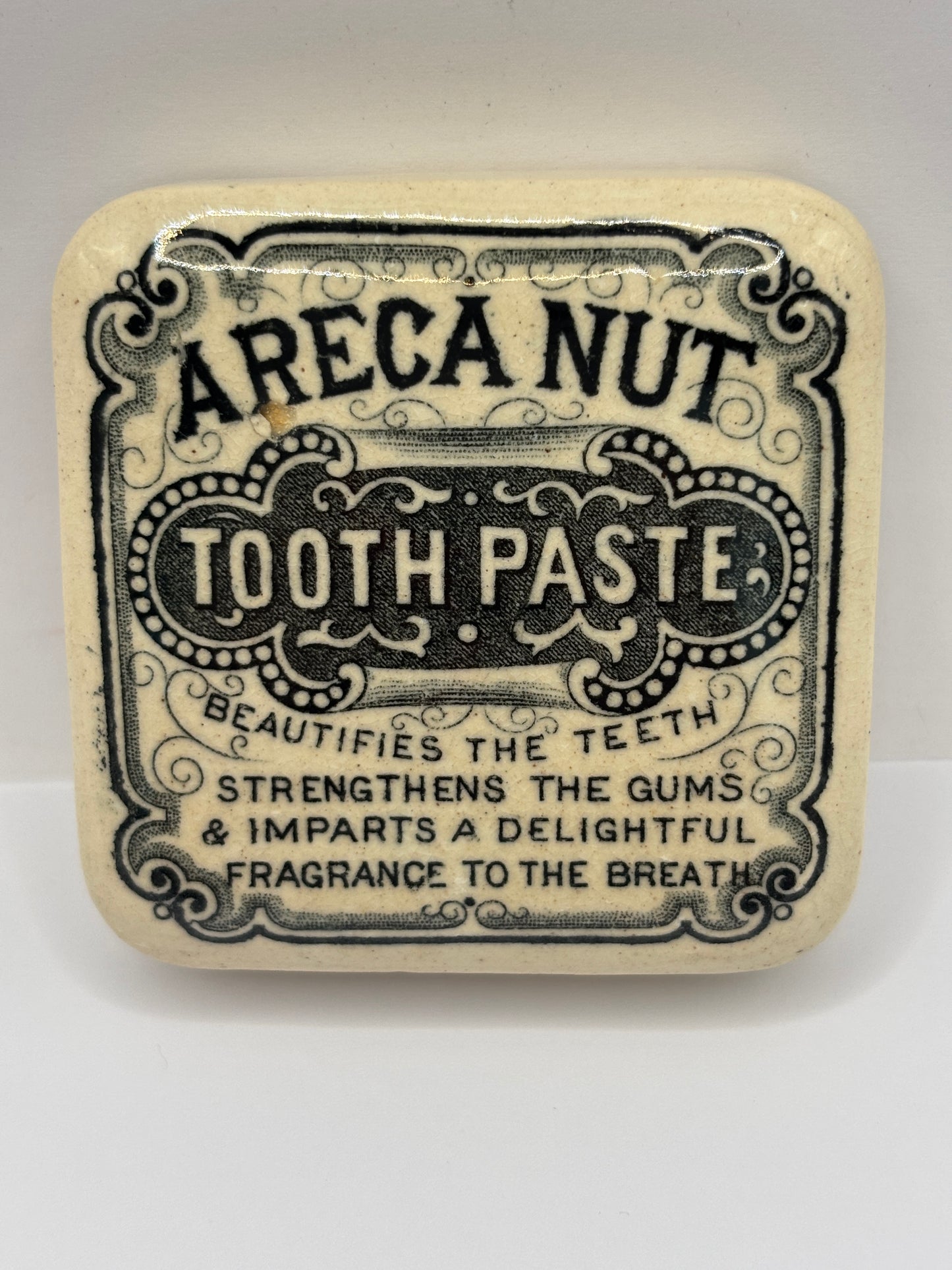 Old advertising lid, Areca nut tooth paste