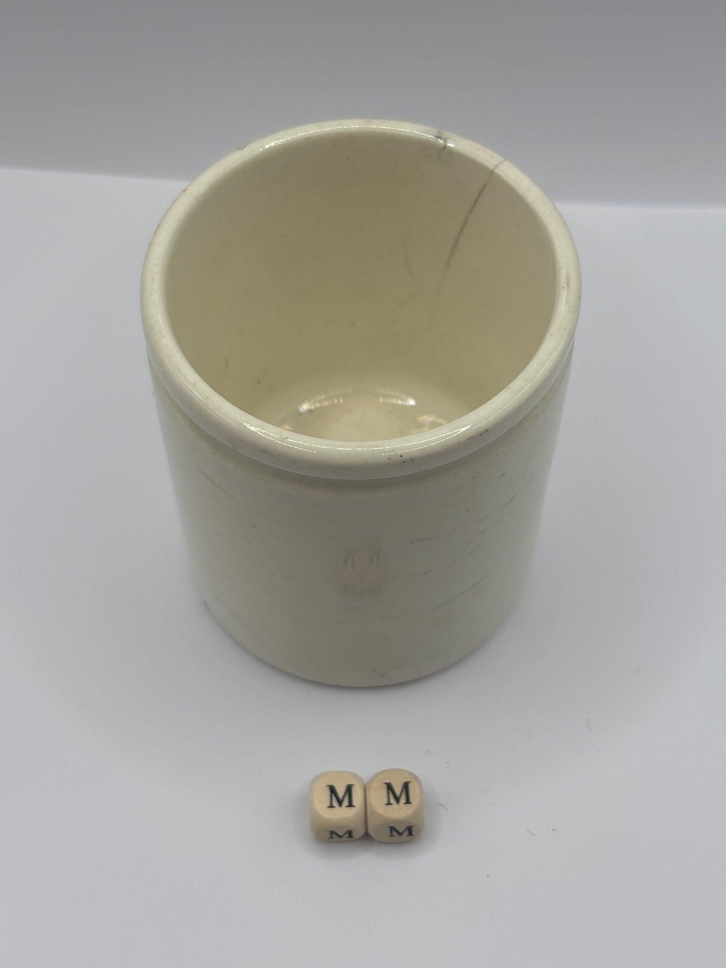 Old chunky stoneware pot (mm)