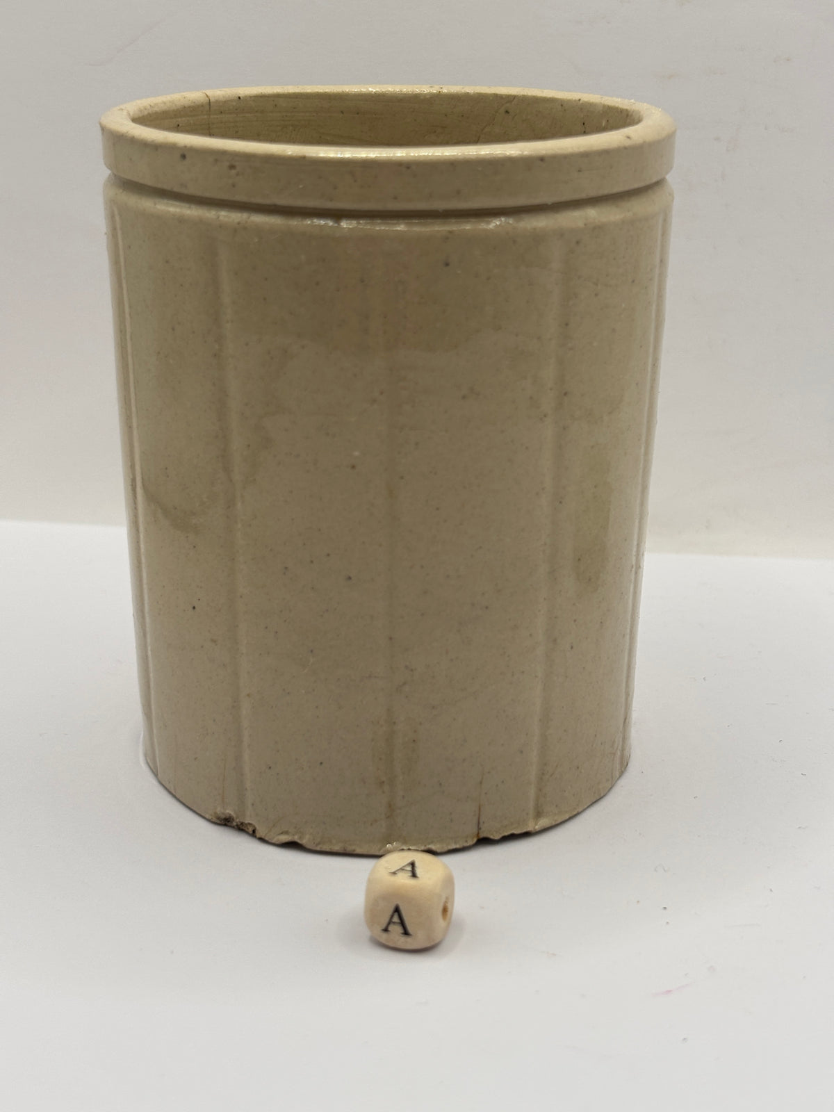 Old 1lb ribbed stoneware jam pot (a)