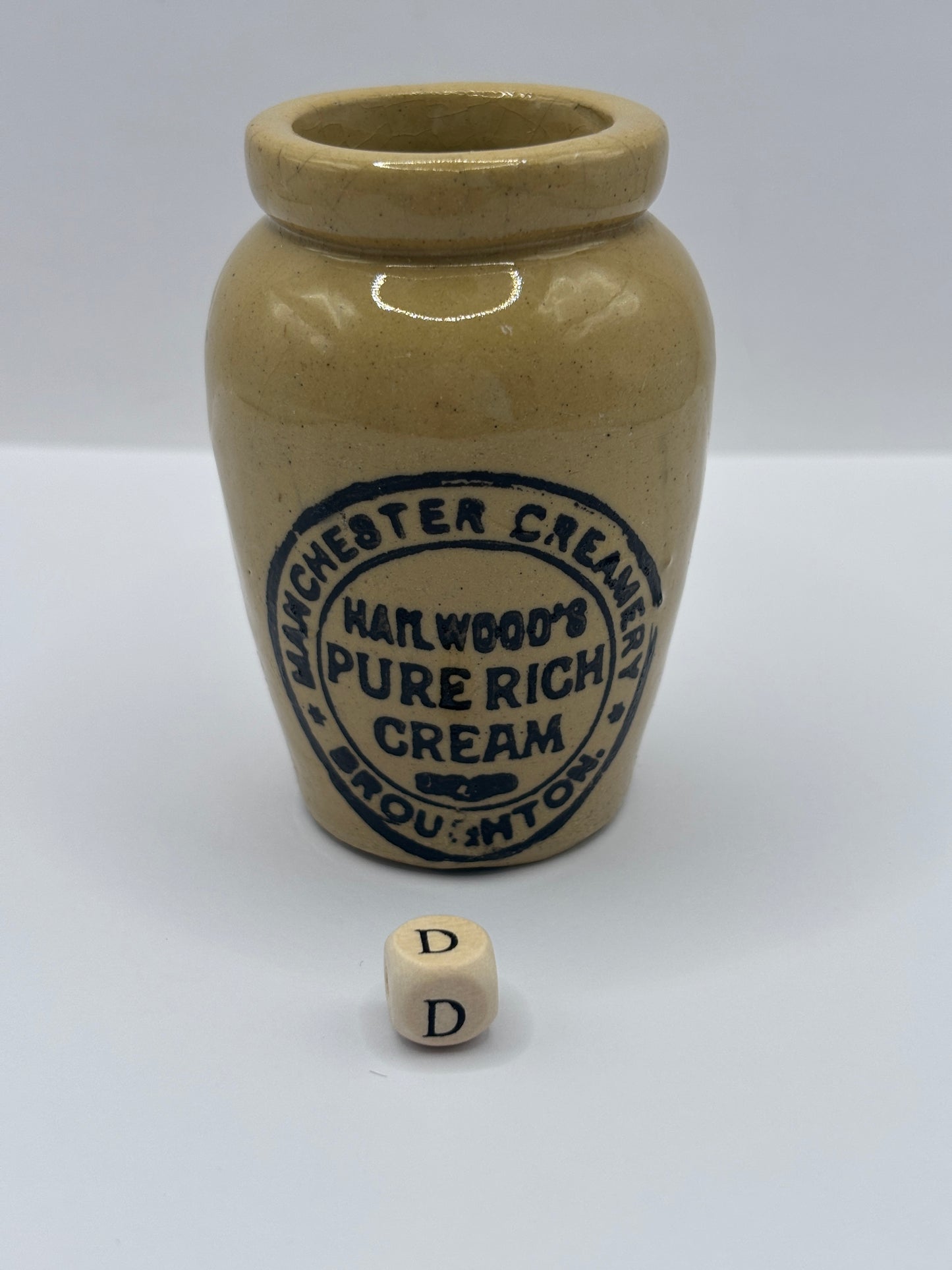 Old Manchester advertising cream pot, Hailwoods rich cream (D)