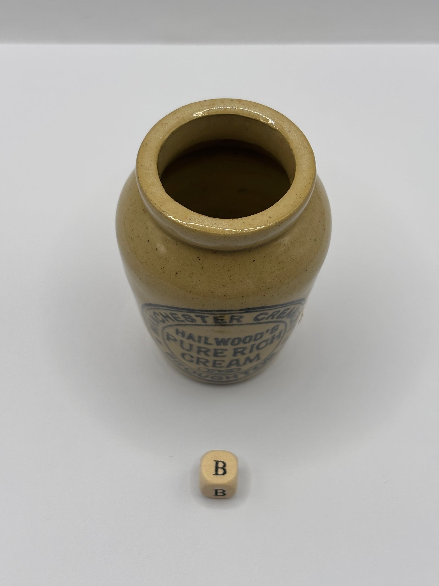 Old Manchester advertising cream pot, Hailwoods rich cream (B)