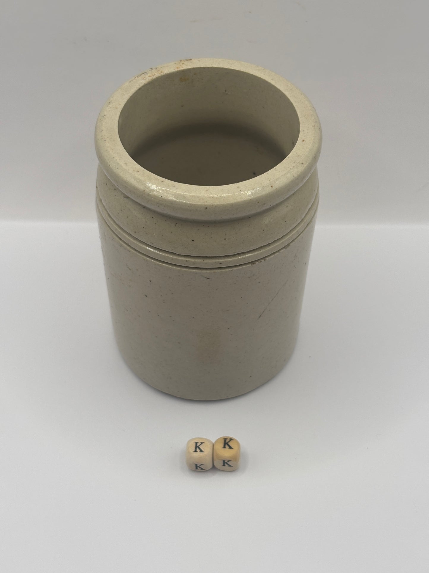 Old 1lb rolled top stoneware jam pot (kk)