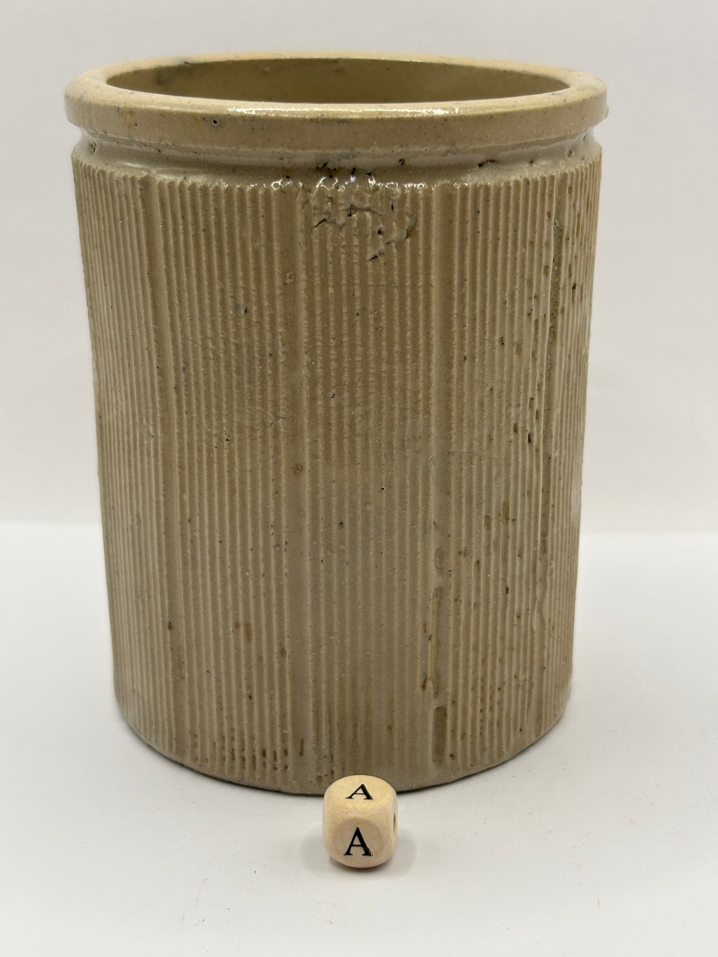 Old 1lb ribbed stoneware jam pot (a)