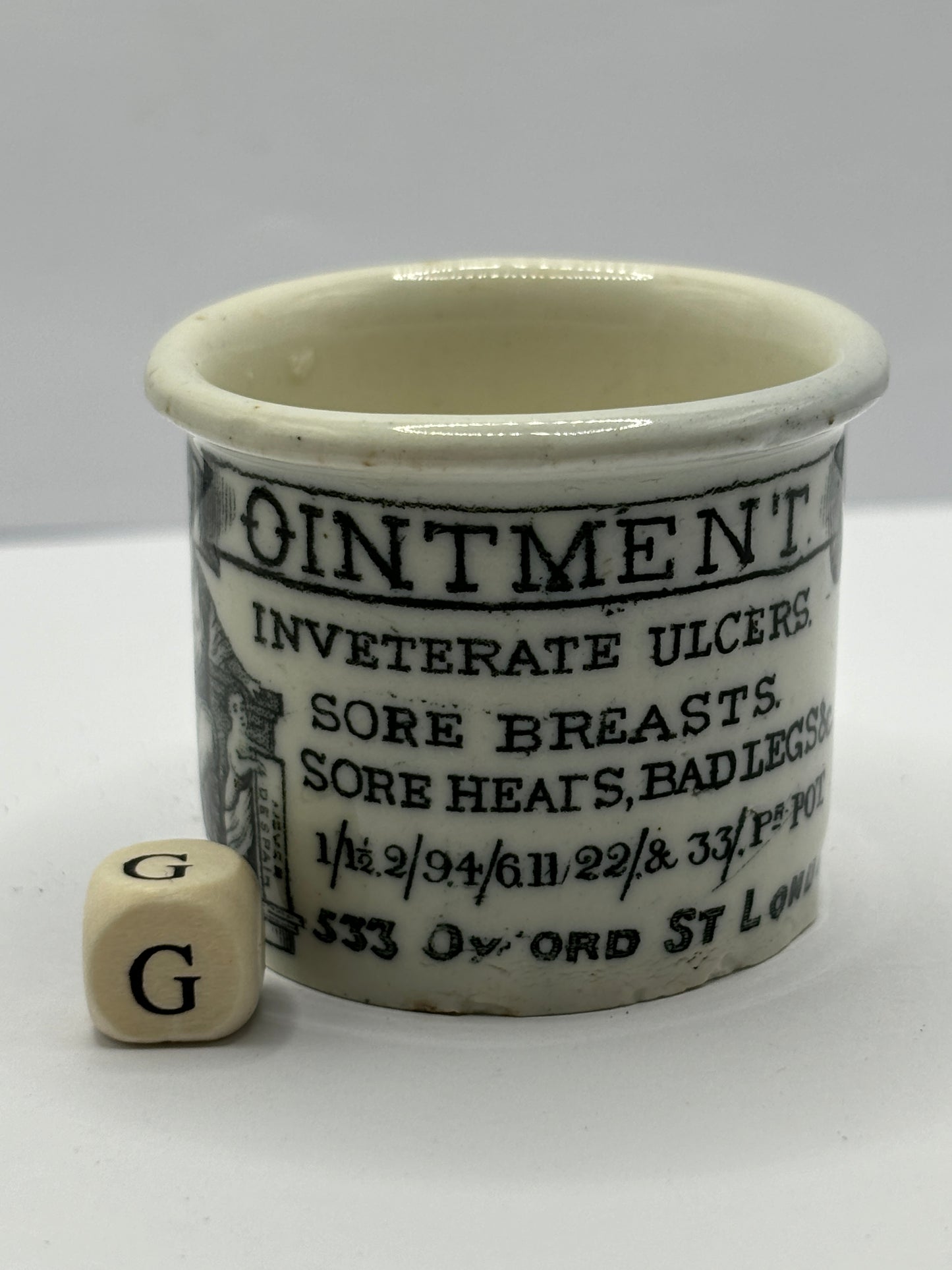 Small Holloway’s advertising ointment pot (G)