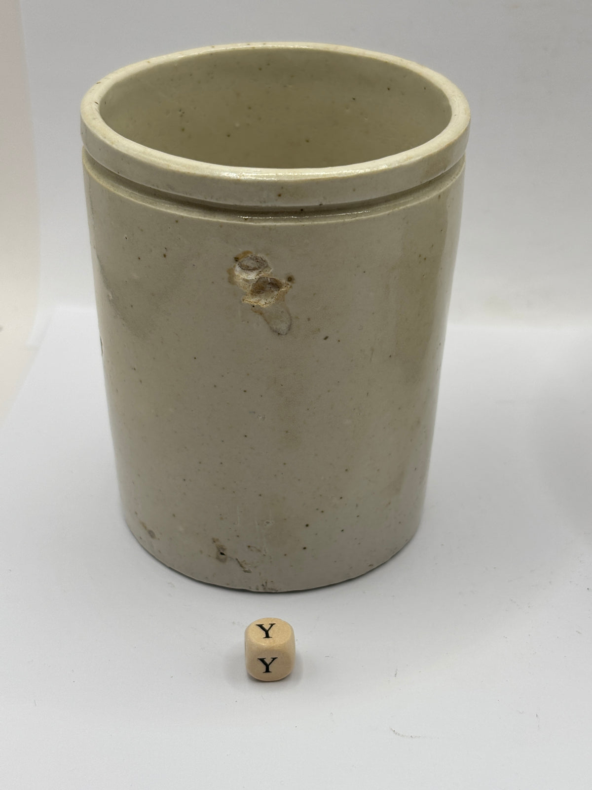 Old plain smooth stoneware jam pot (Y)