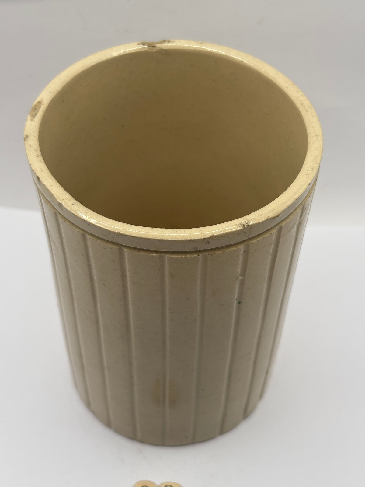 Old 2lb ribbed stoneware jam pot (oo)
