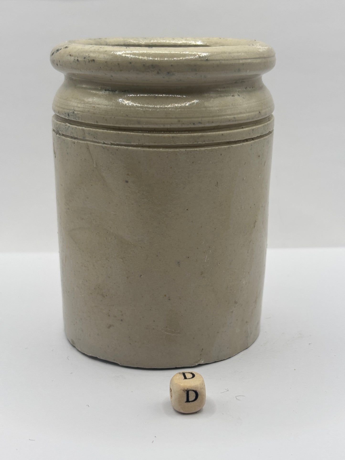 Old 1lb rolled top stoneware jam pot (D)