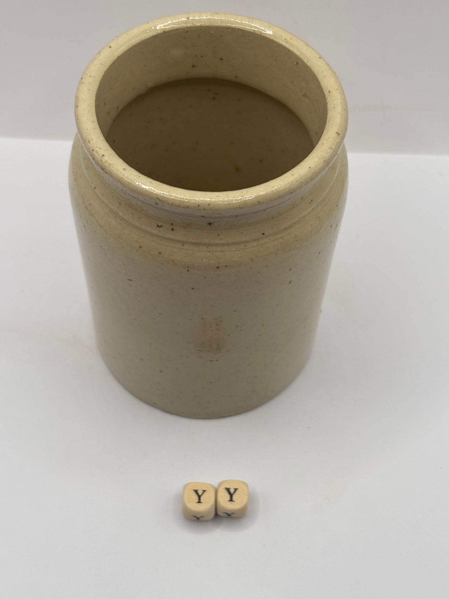 Old 1lb rolled top stoneware jam pot (YY)