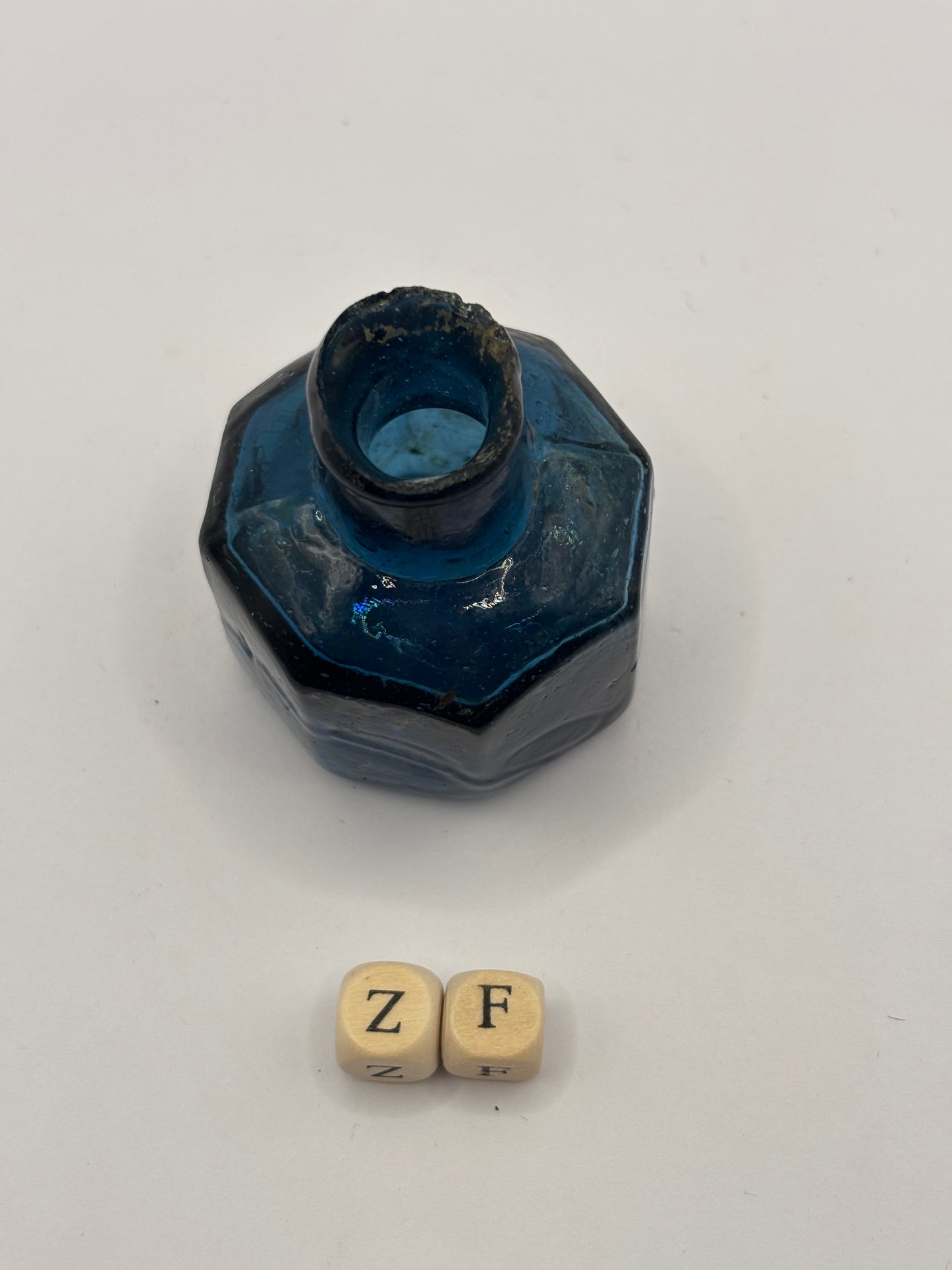 Old blue glass ink bottle, inkwell, penny ink (ZF)