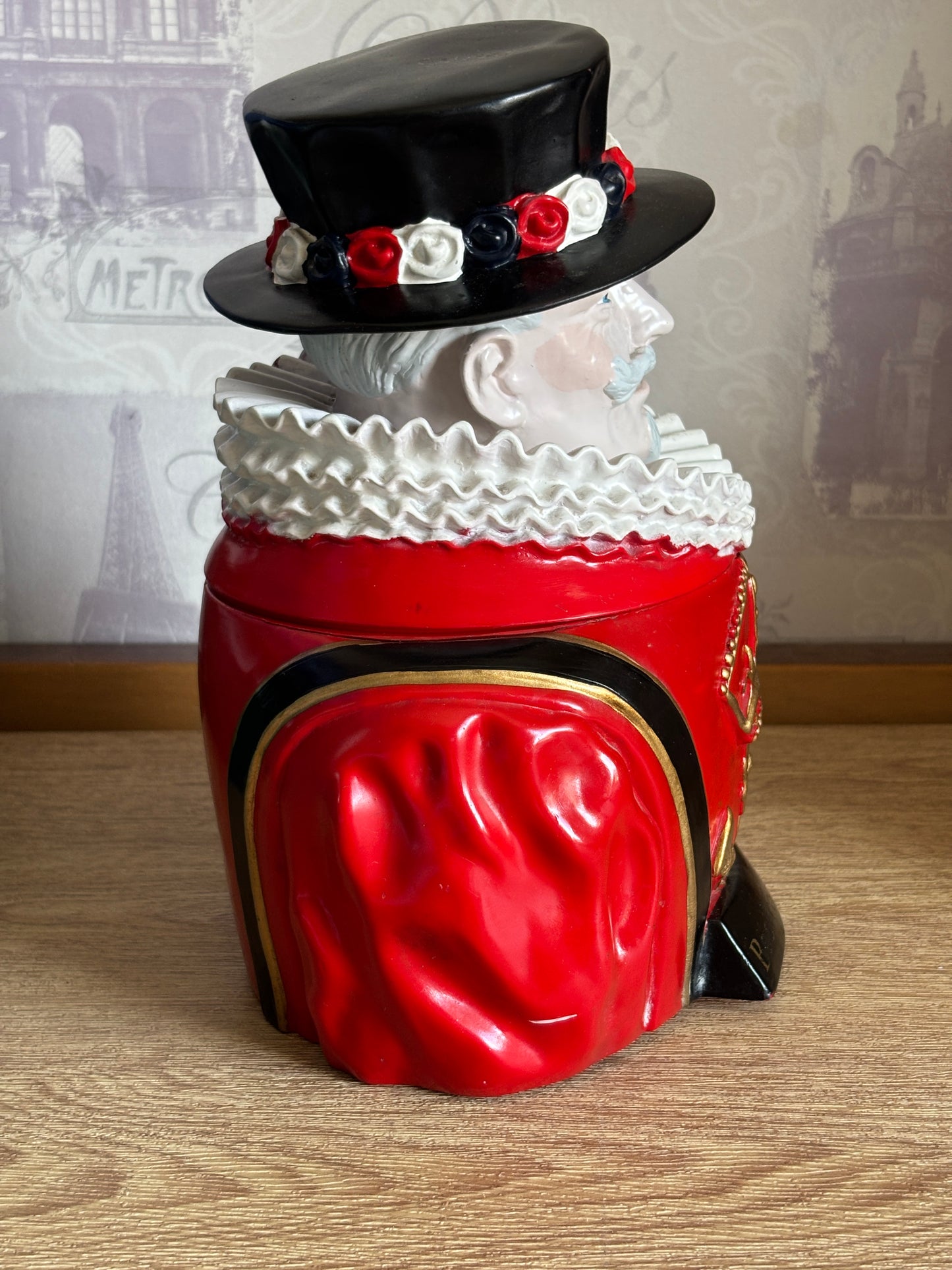 Vintage novelty advertising ice bucket, Beefeater