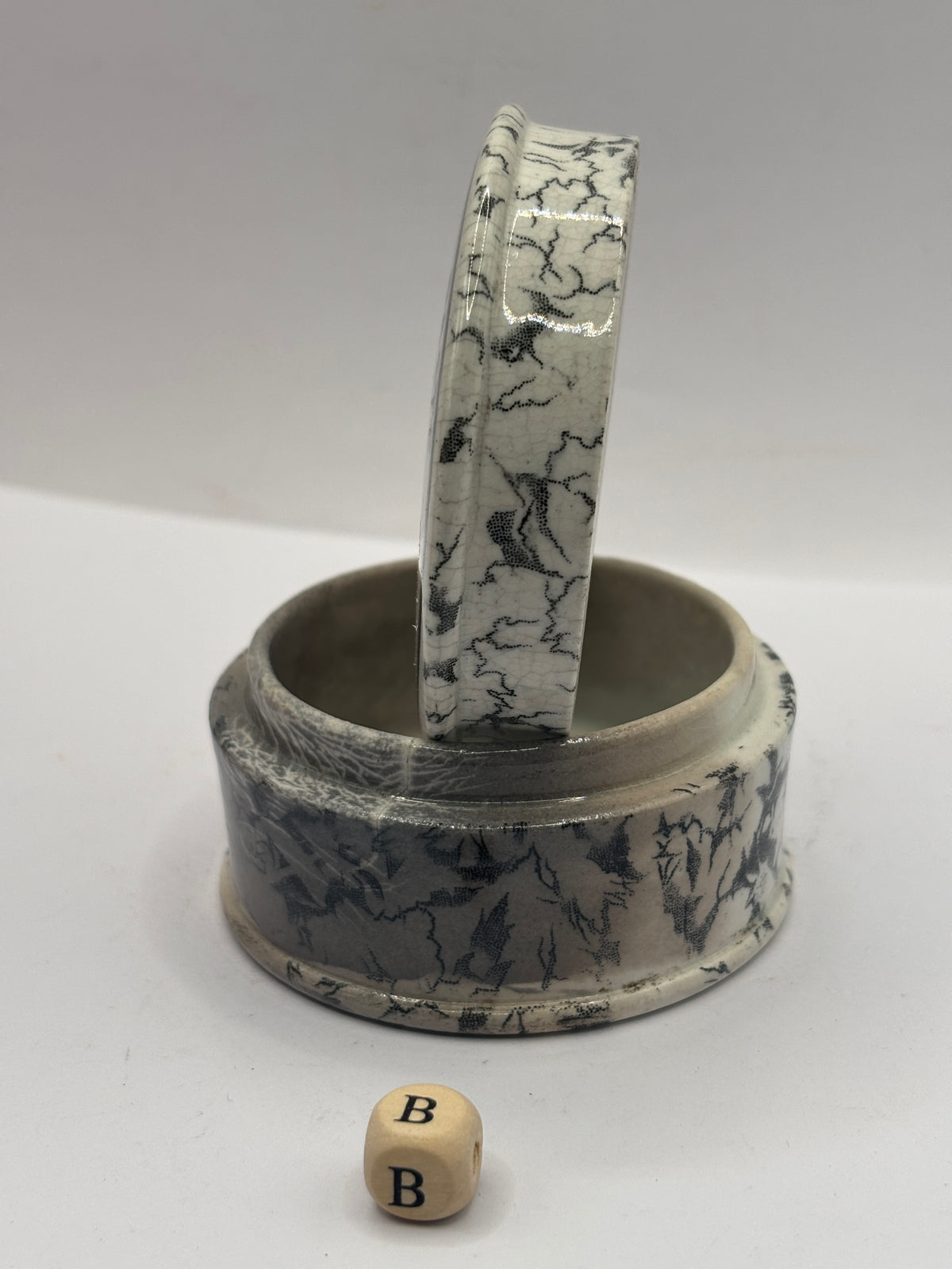 Old advertising lid and base, Oriental tooth paste Jewsbury & Brown (B)
