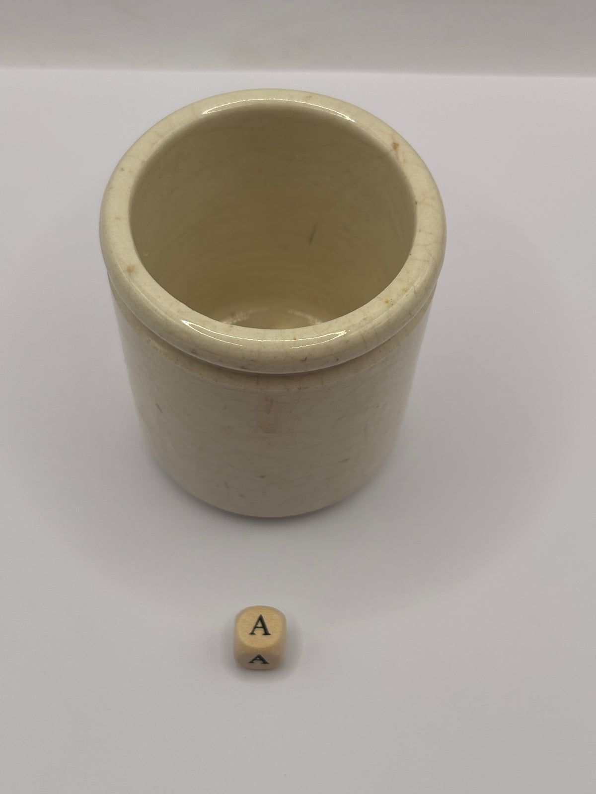 old chunky stoneware pot (a) 7cms