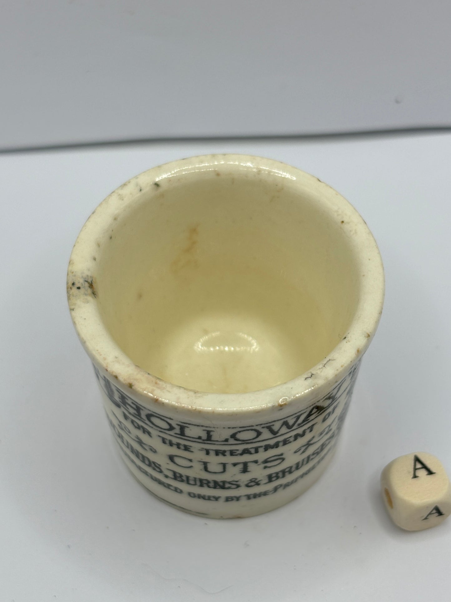 Large size Holloway’s advertising ointment pot (A)