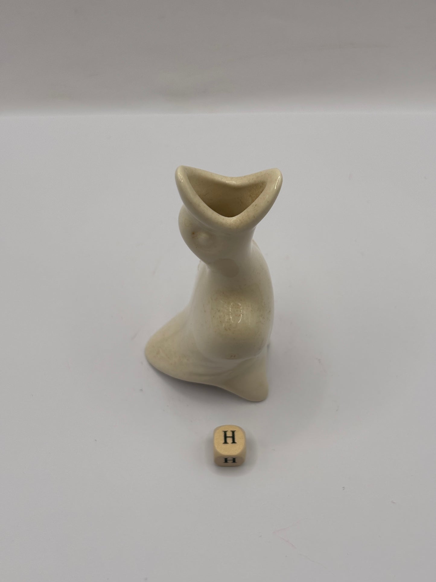 Old bird pie funnel (H) pie bird