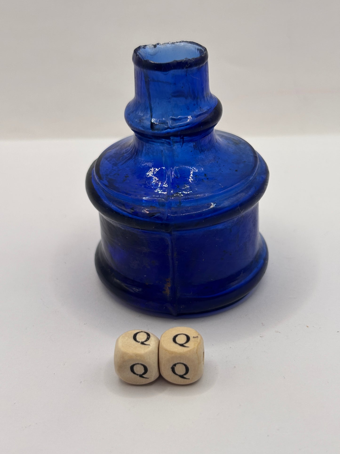 Old cobalt blue glass ink bottle, inkwell (QQ)