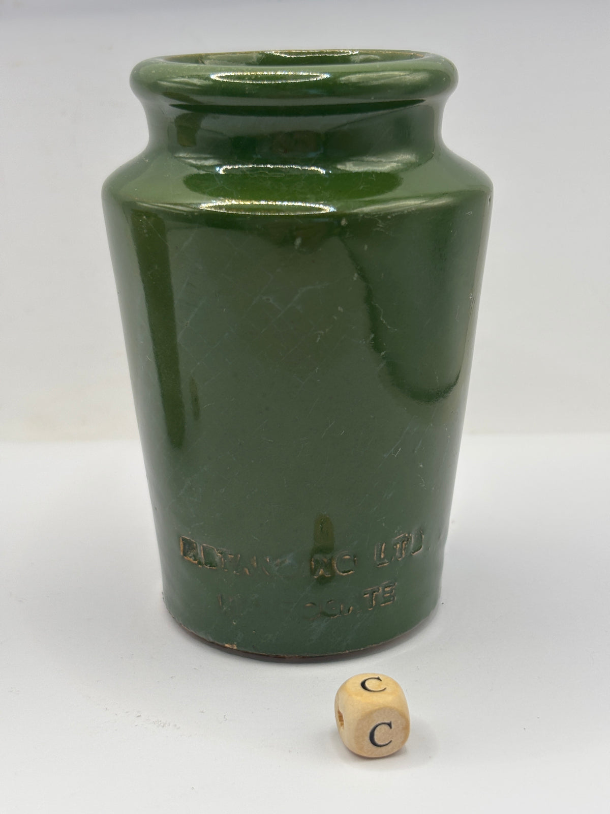 Old Harrogate advertising cream pot 10cms (c)