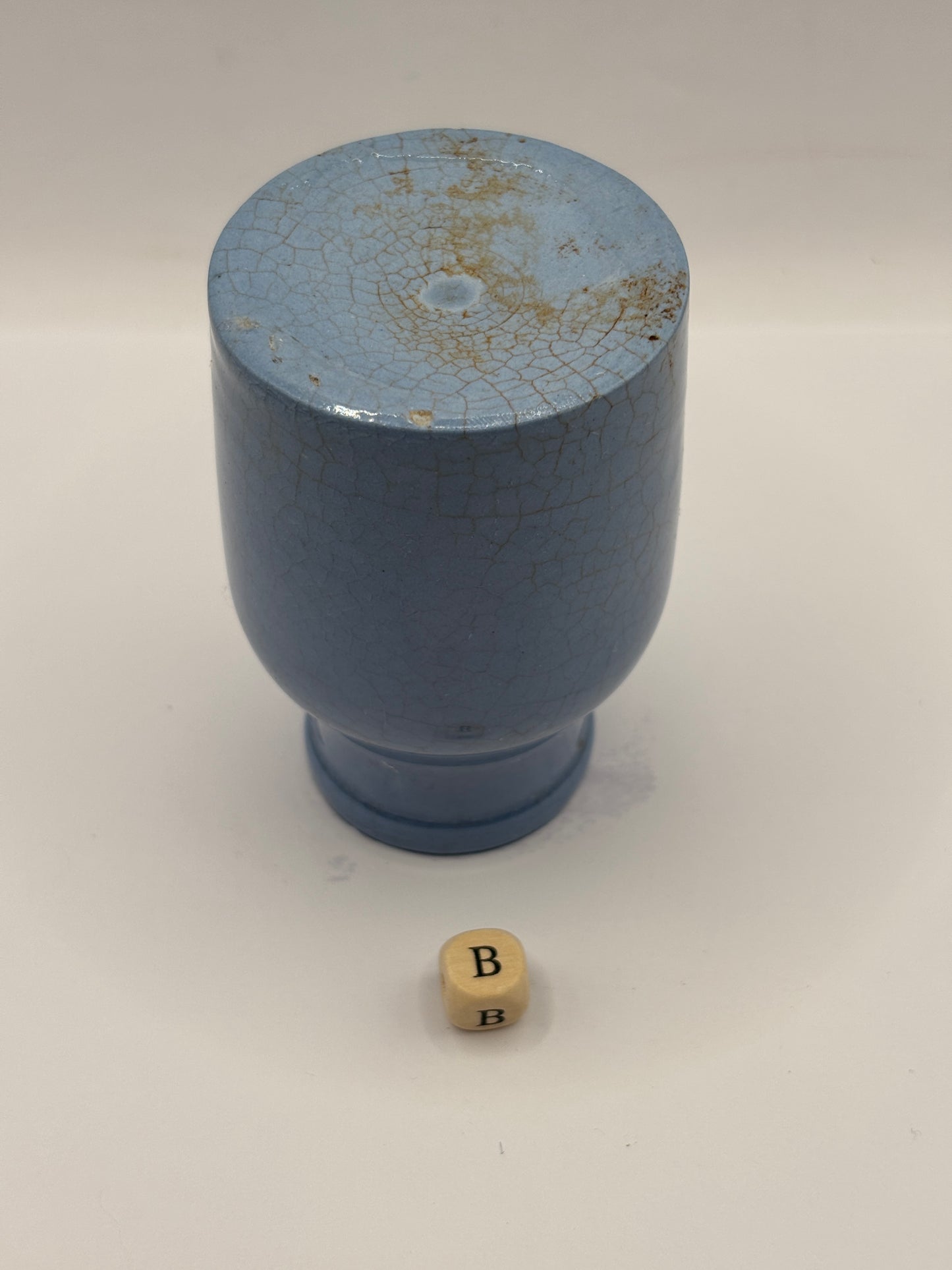 Old blue stoneware churn, cream churn (B)