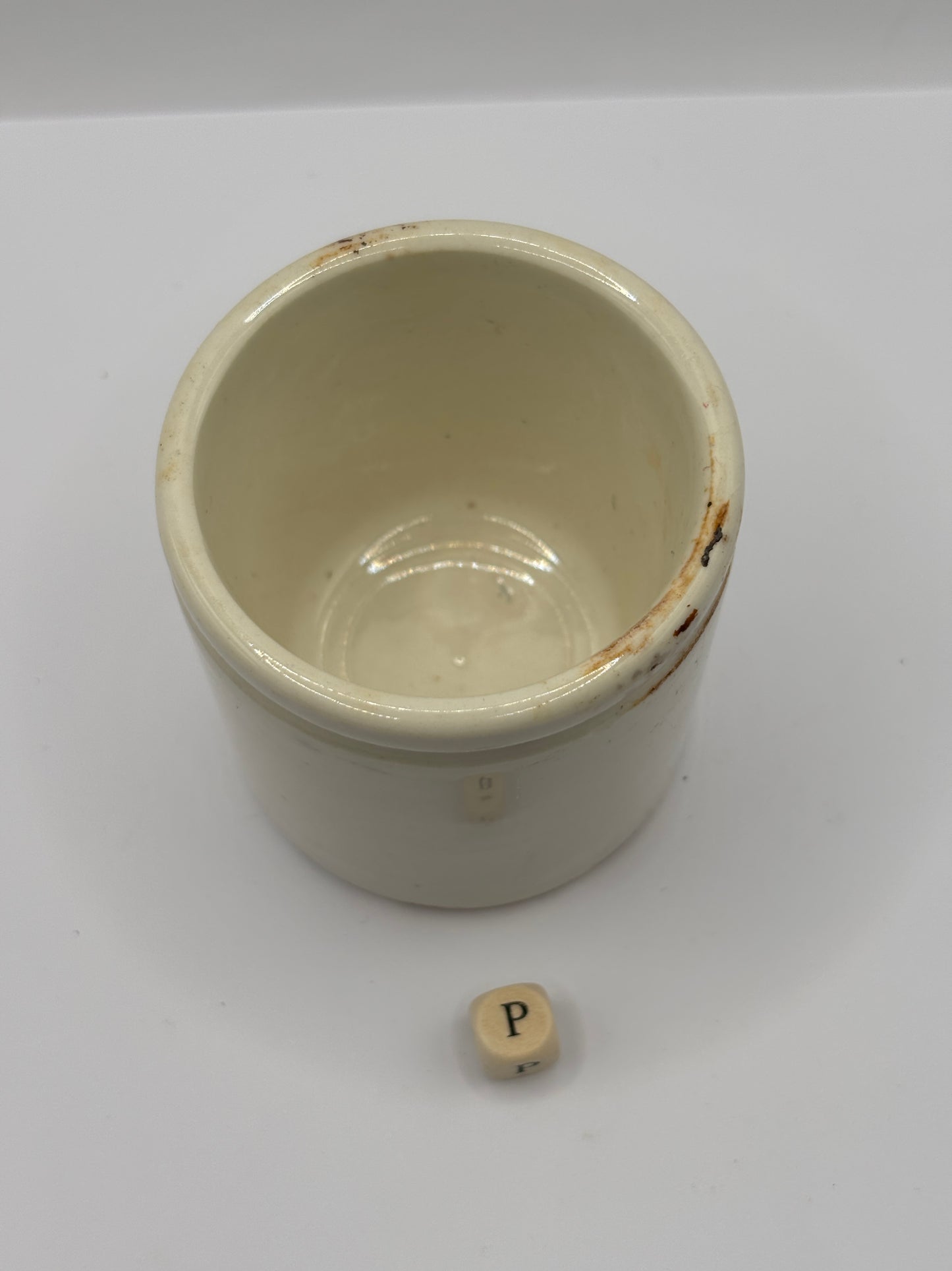 Old chunky stoneware Mailing pot (P)