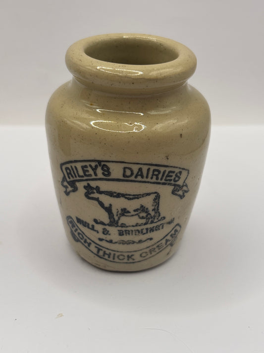 Old advertising cream pot, Rileys dairies. Hull & Bridlington