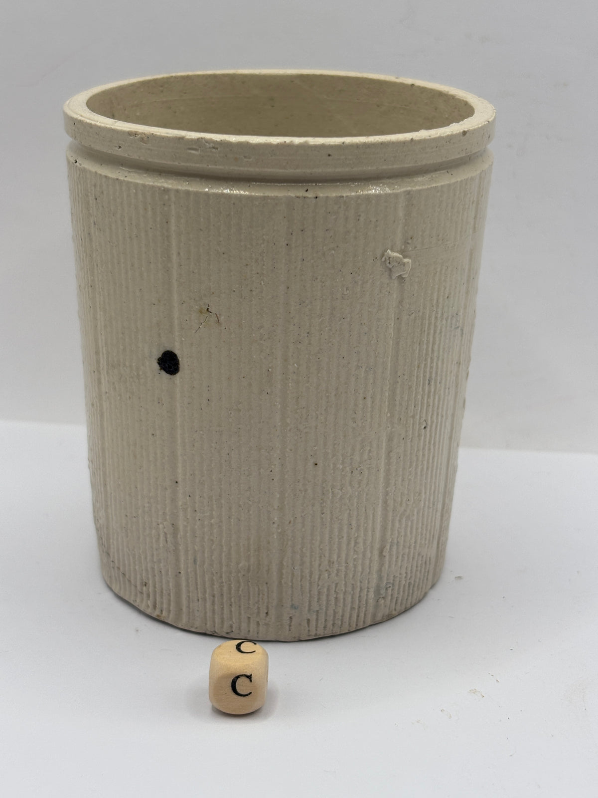 Old 1lb ribbed stoneware jam pot (c)