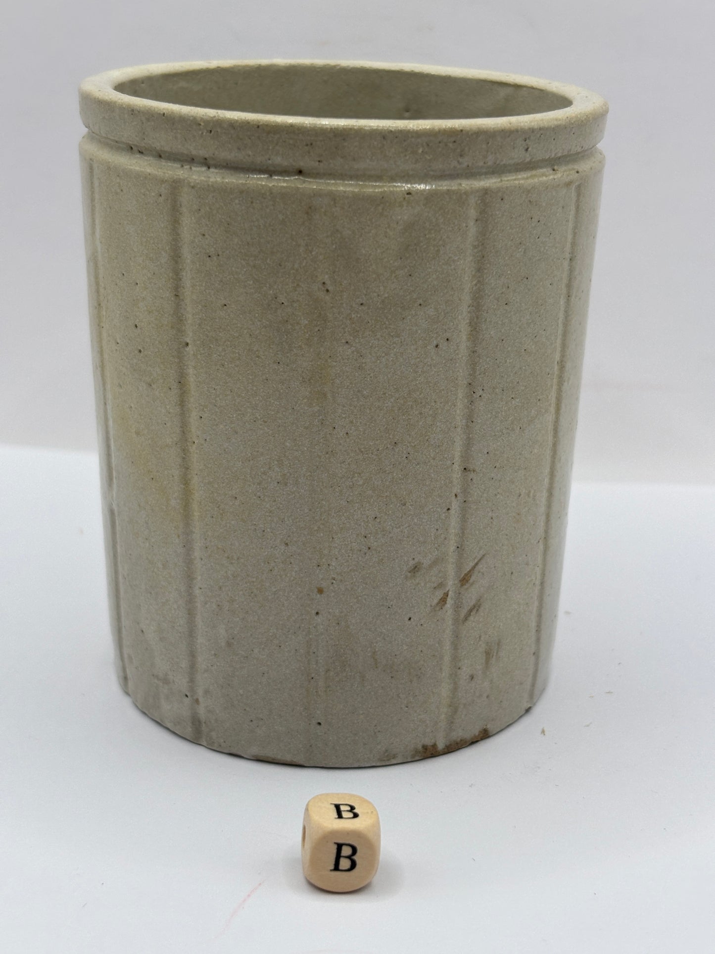 Old 1lb ribbed stoneware jam pot (B)