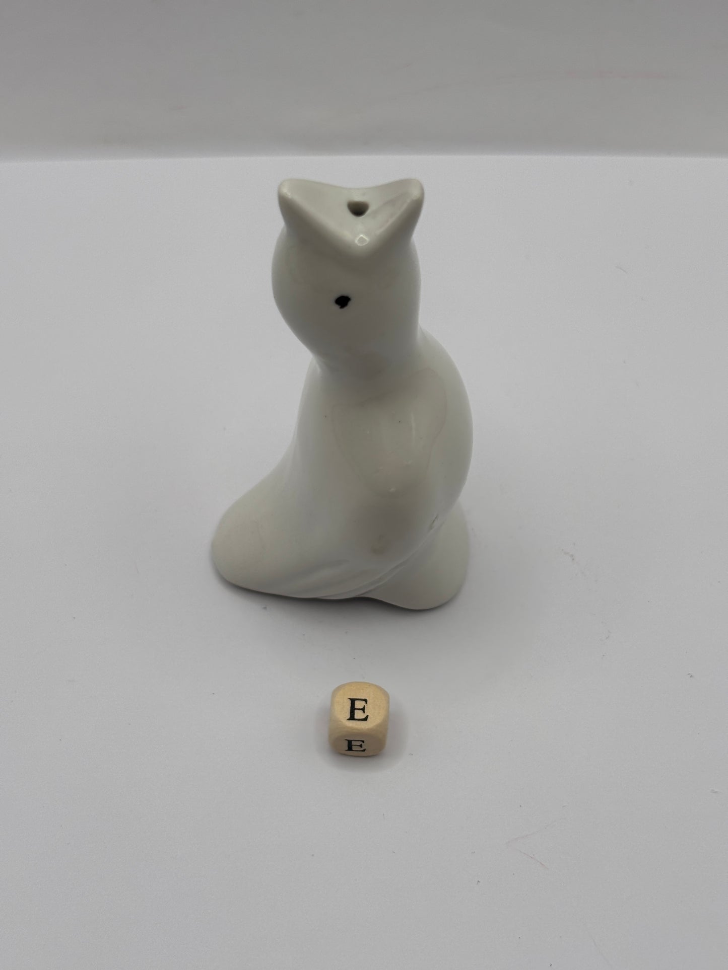 Old bird pie funnel (e)