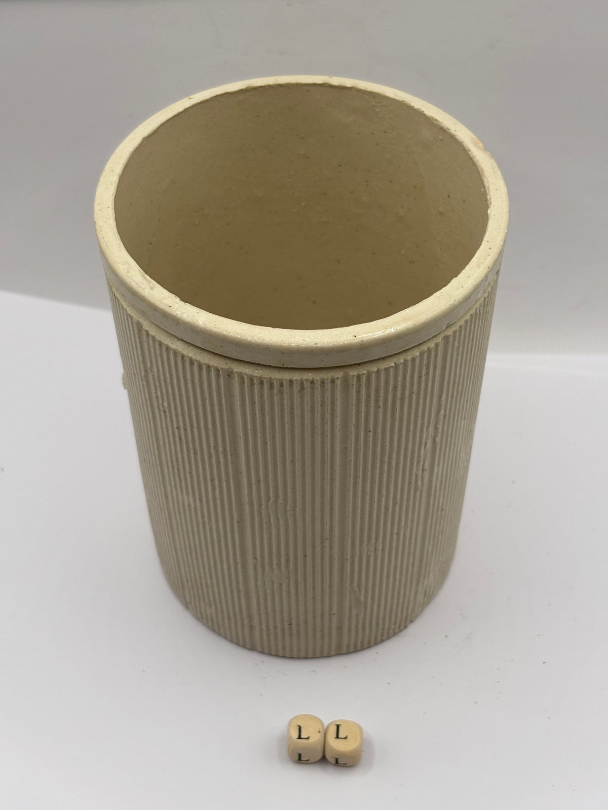 Old 2lb ribbed stoneware jam pot (LL)