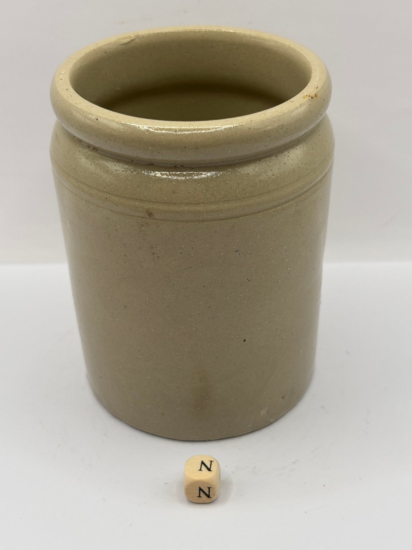 Old 1lb rolled top stoneware jam pot (N)