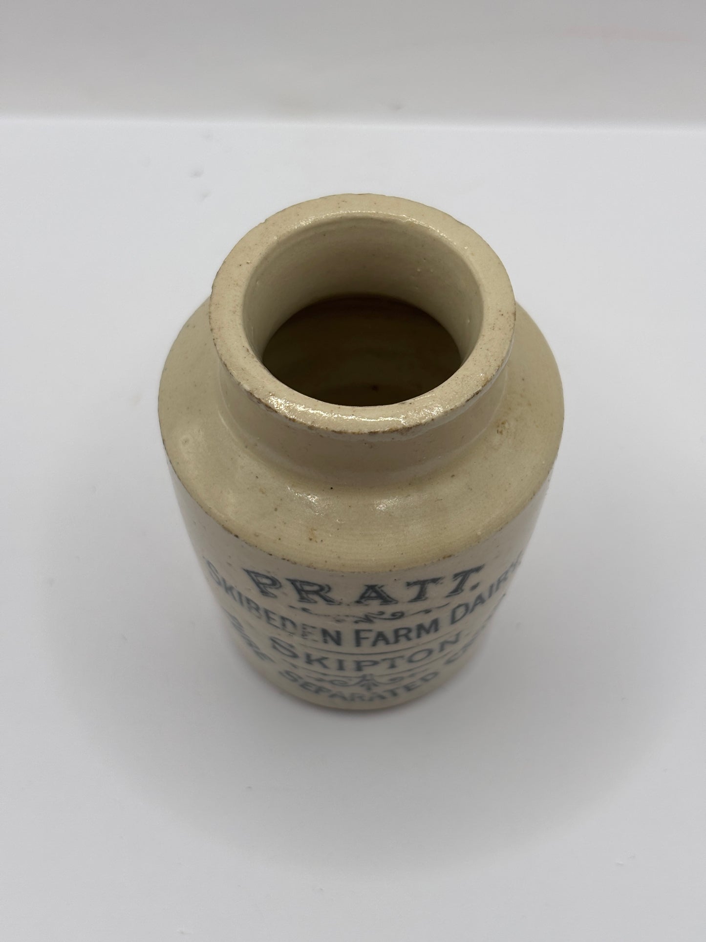 Old advertising stoneware cream pot, Pratt. Skibeden farm dairy. Skipton