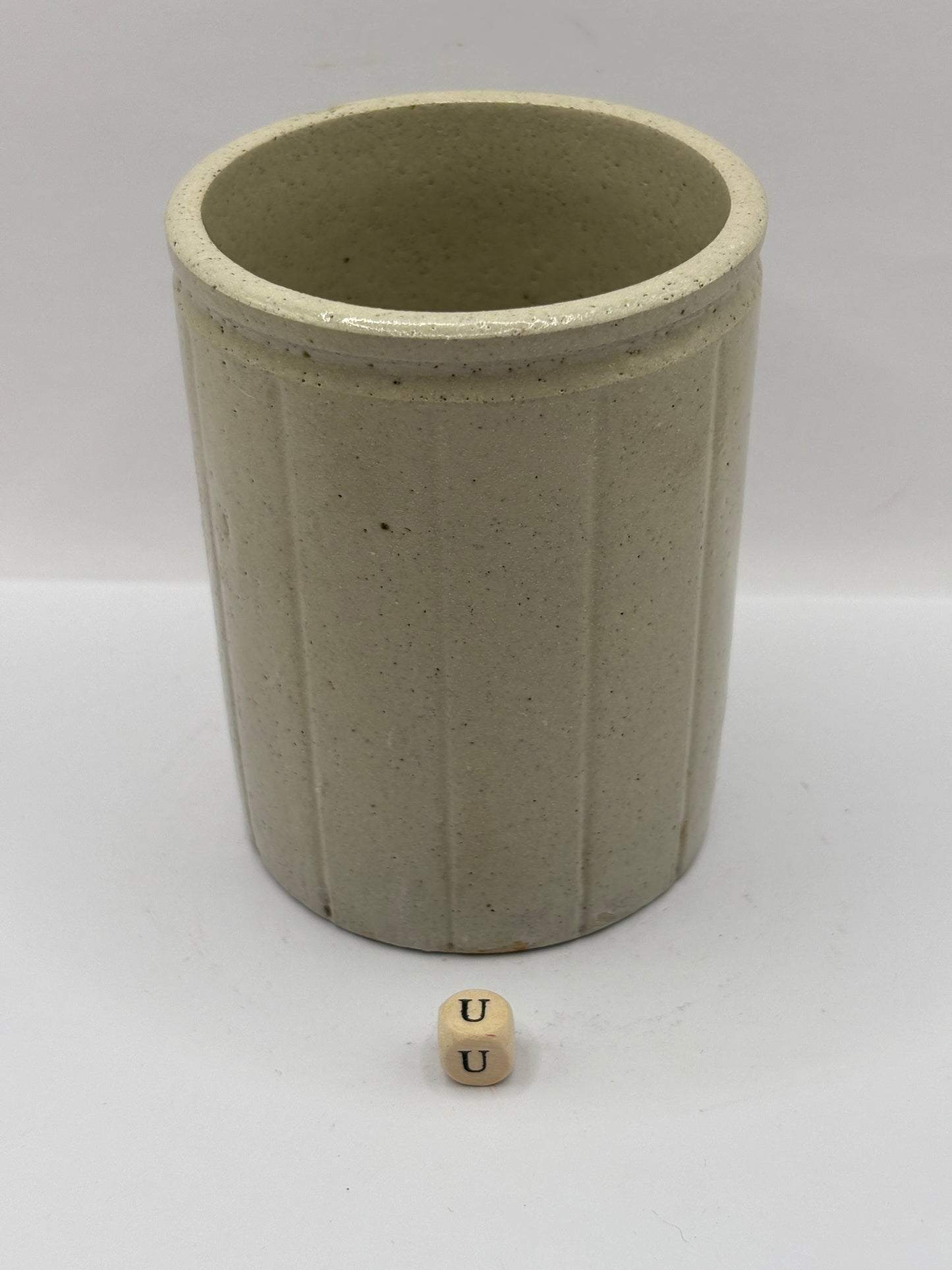 Old 1lb ribbed stoneware jam pot (u)