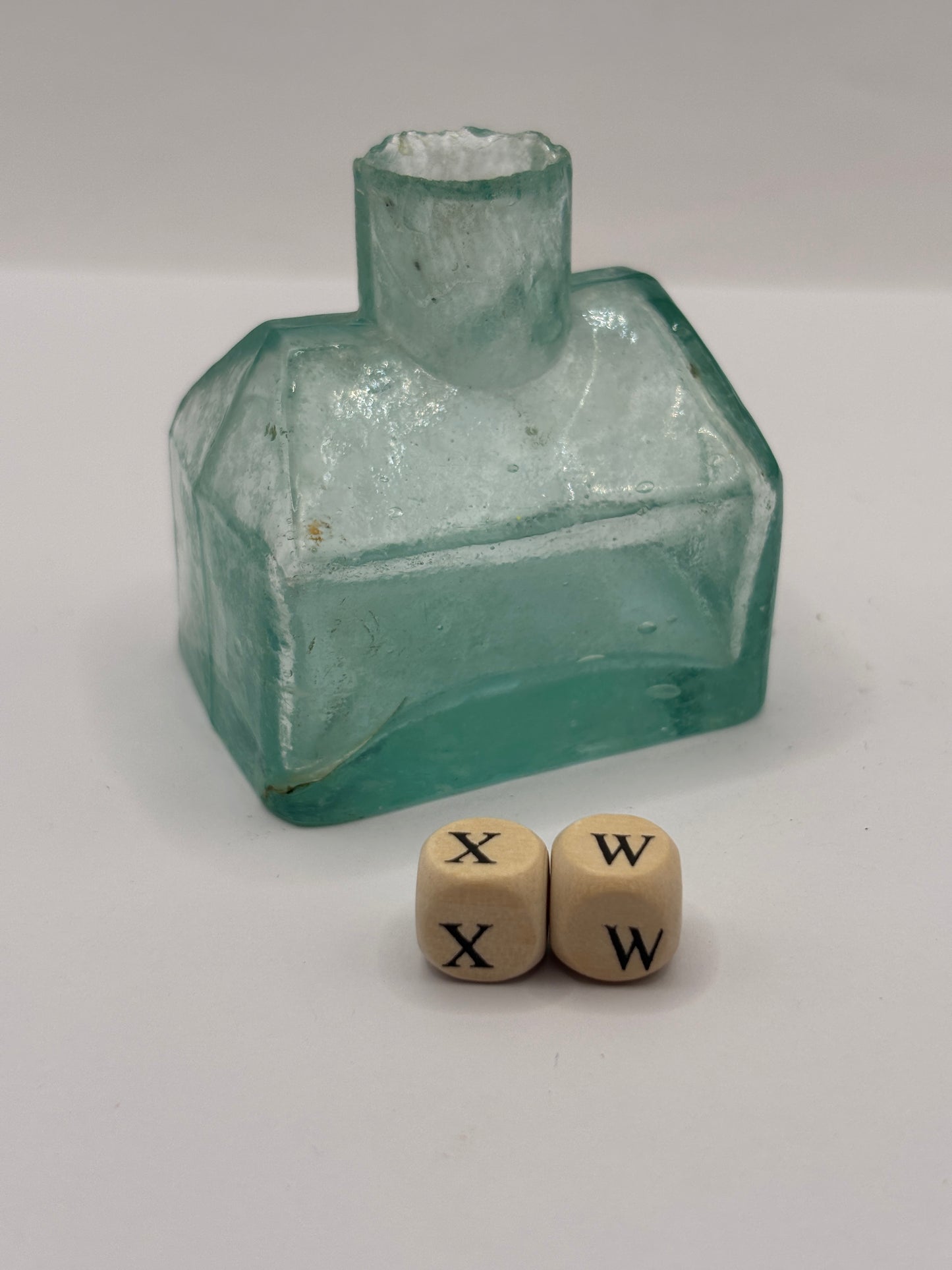 Old aqua glass inkwell, house ink (xw)