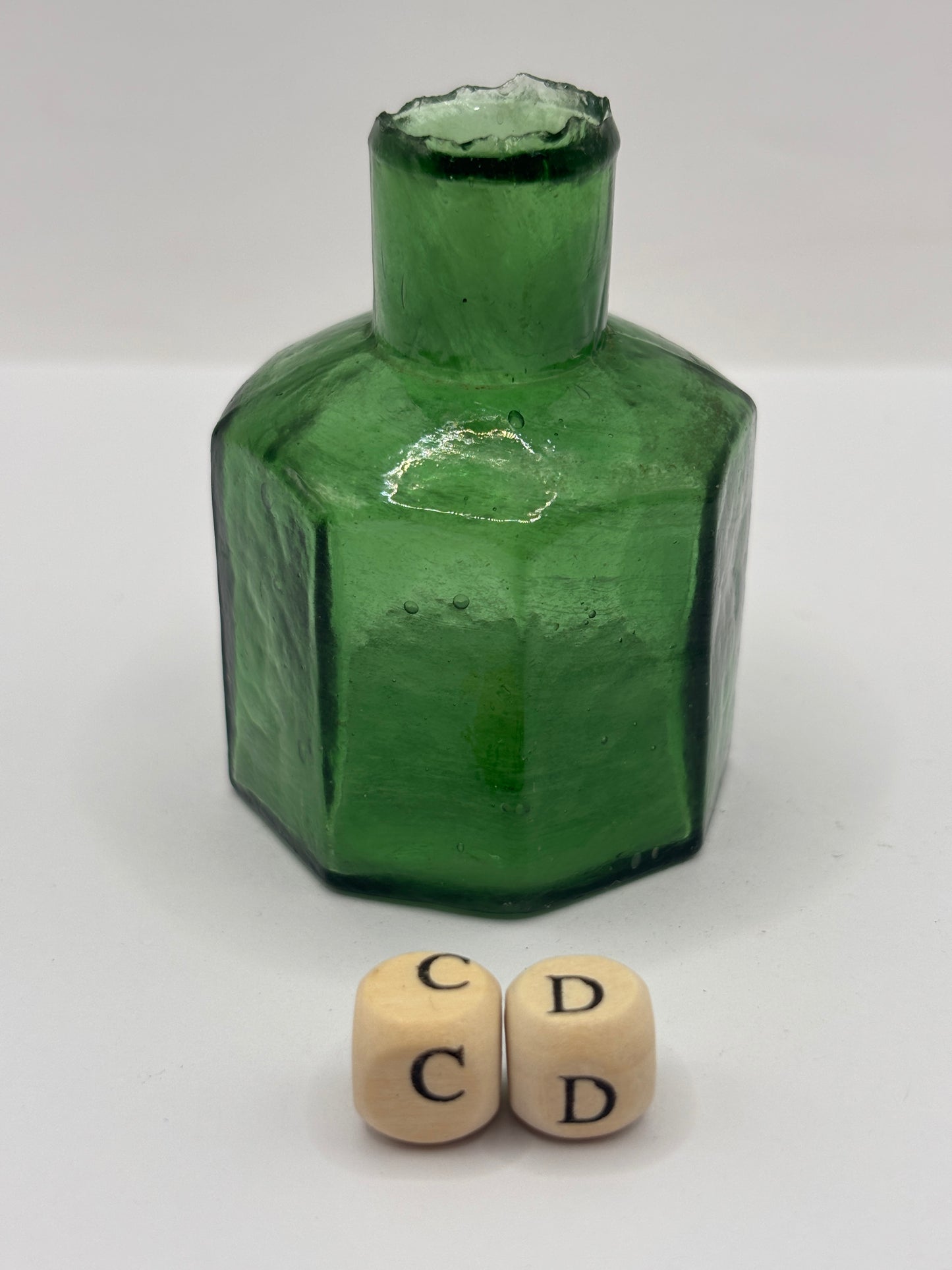 Old green glass ink bottle, inkwell, penny ink (CD)