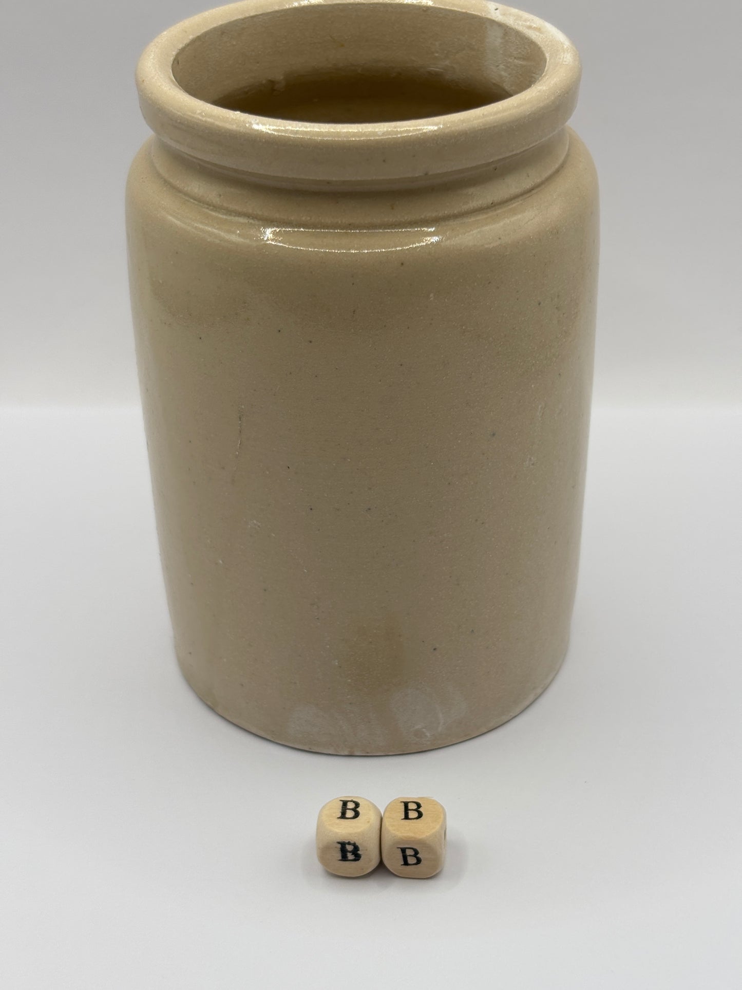 Old 1lb rolled top stoneware jam pot (BB)