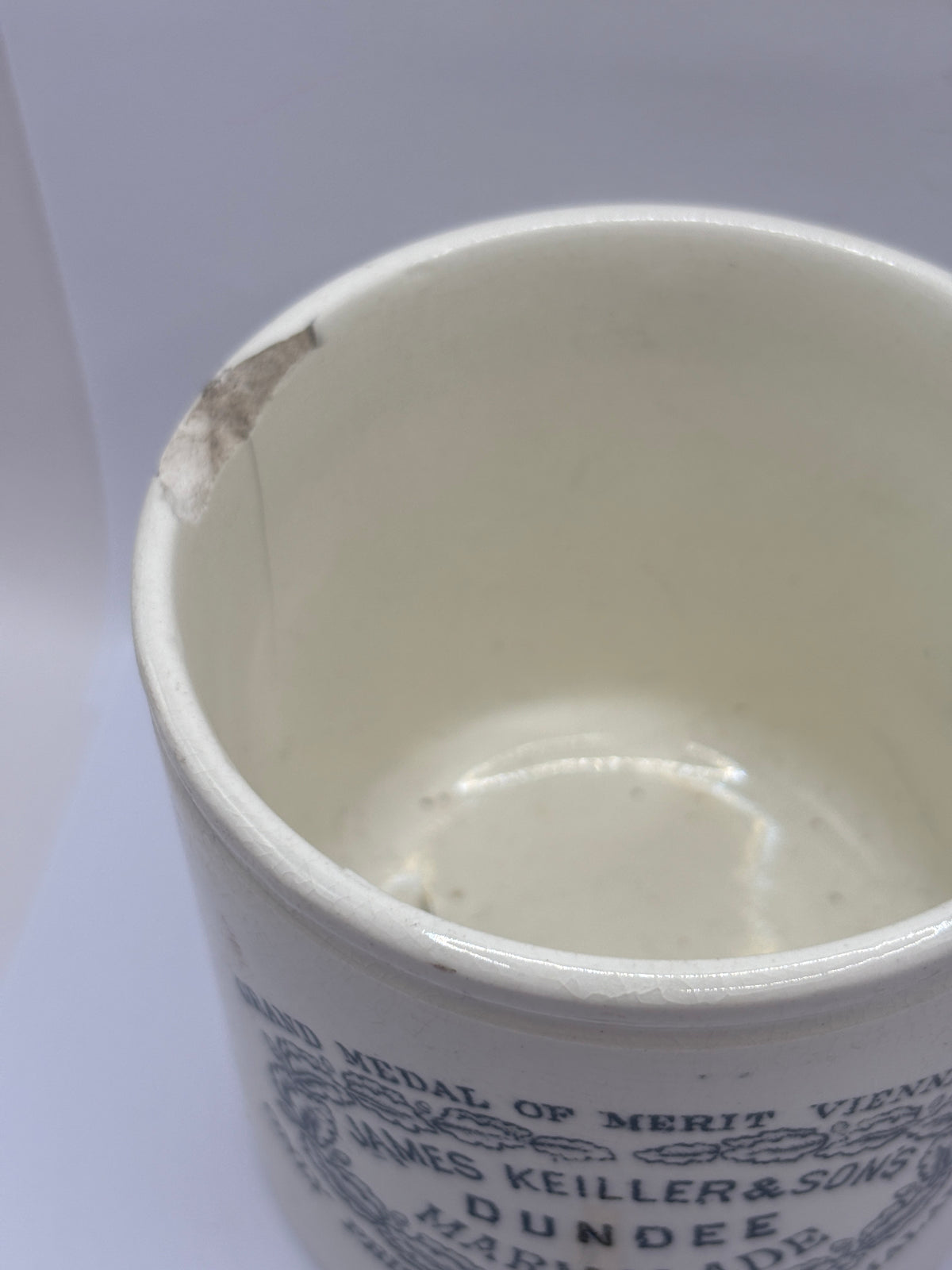Old 2lb stoneware marmalade pot, James Keiller Dundee marmalade (R) damaged