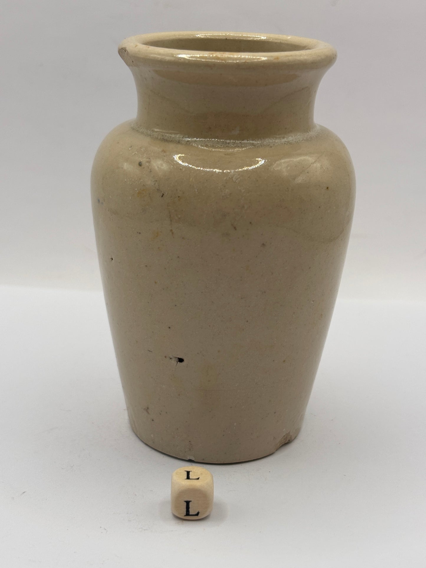 Old advertising cream pot, Carricks Cumberland dairy. Pure thick cream. Small chip (L)