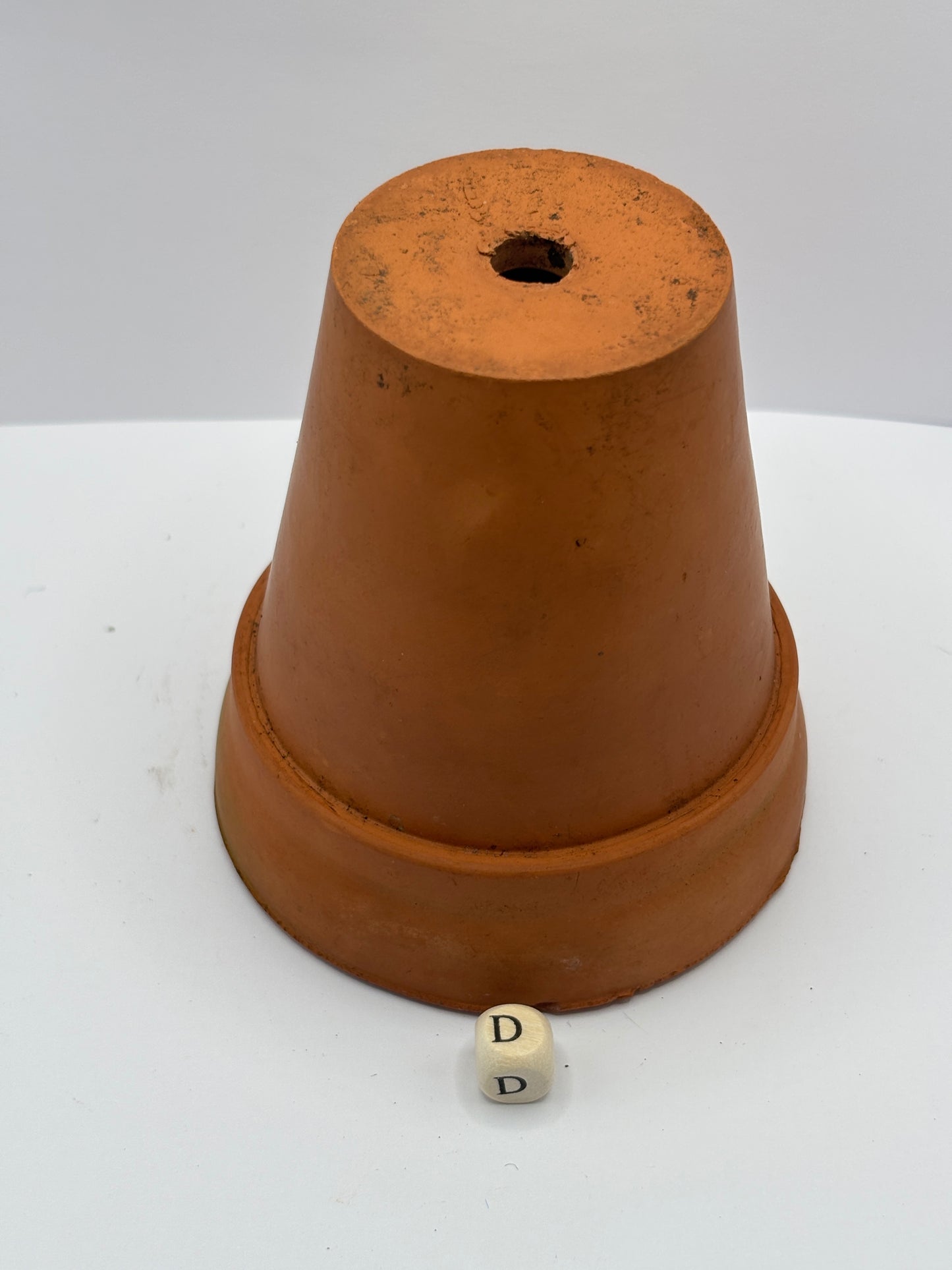 Old terracotta plant pot (D)