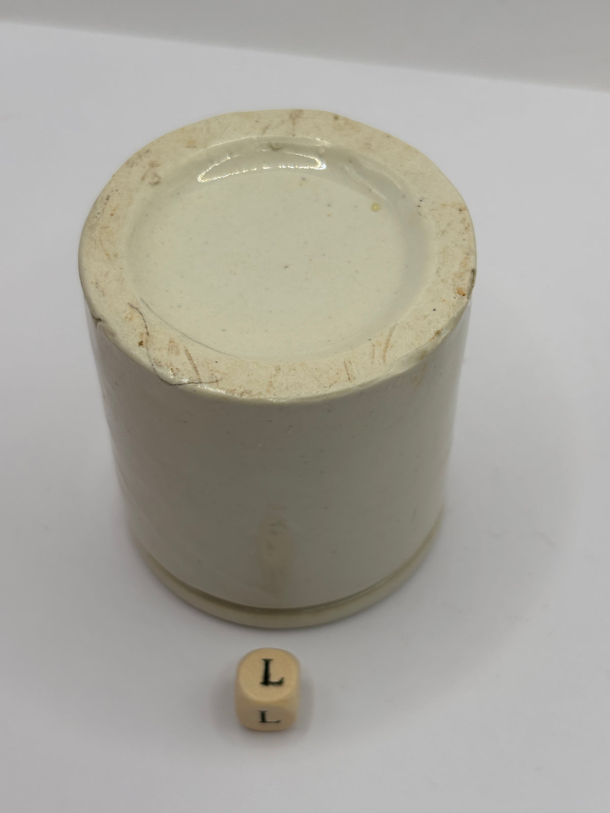 Old small chunky stoneware pot (L)