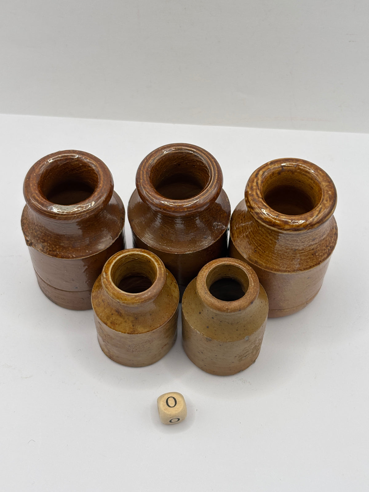 5 small brown stoneware pots (o)