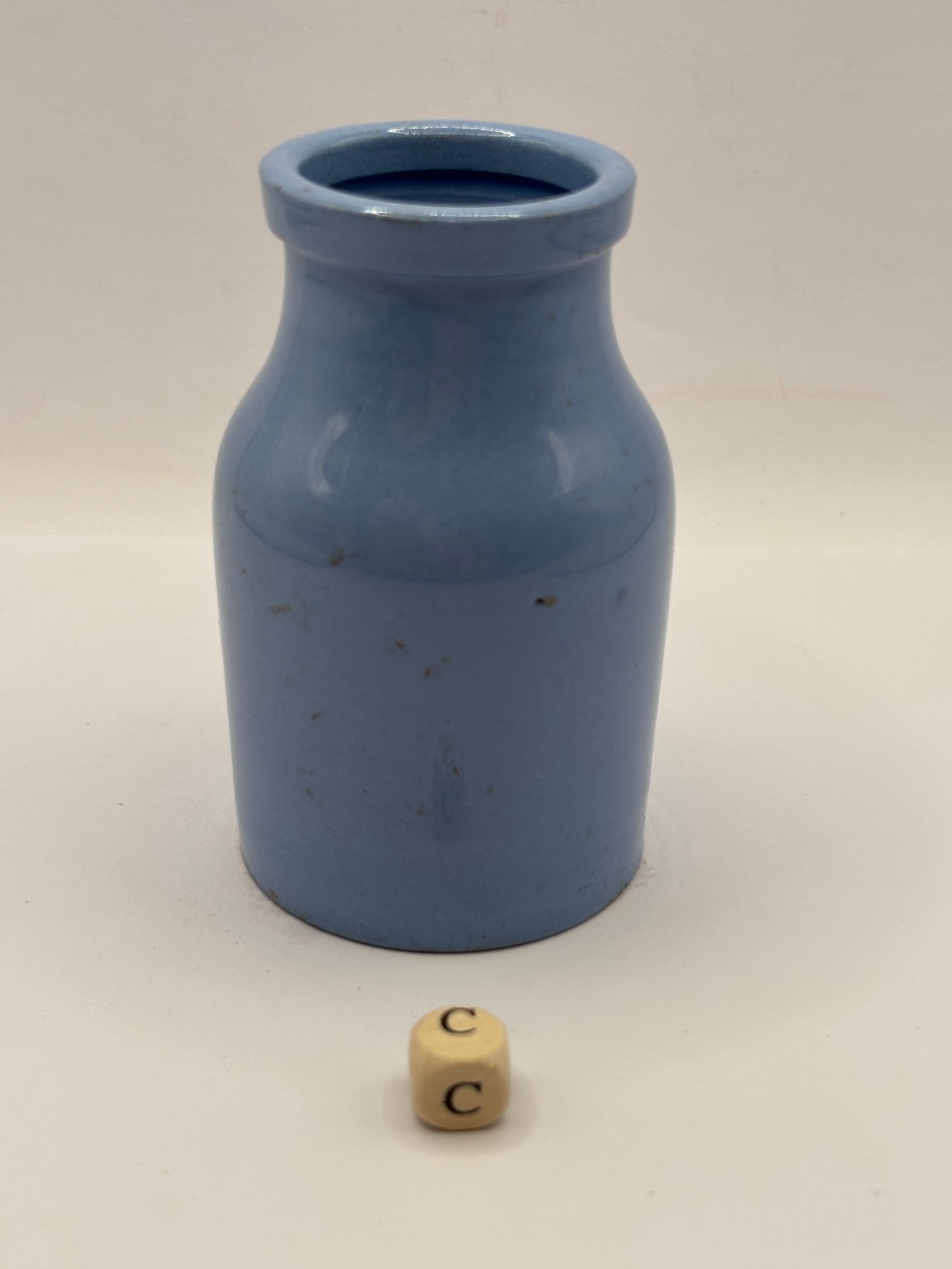 Old blue stoneware churn, cream churn (c)